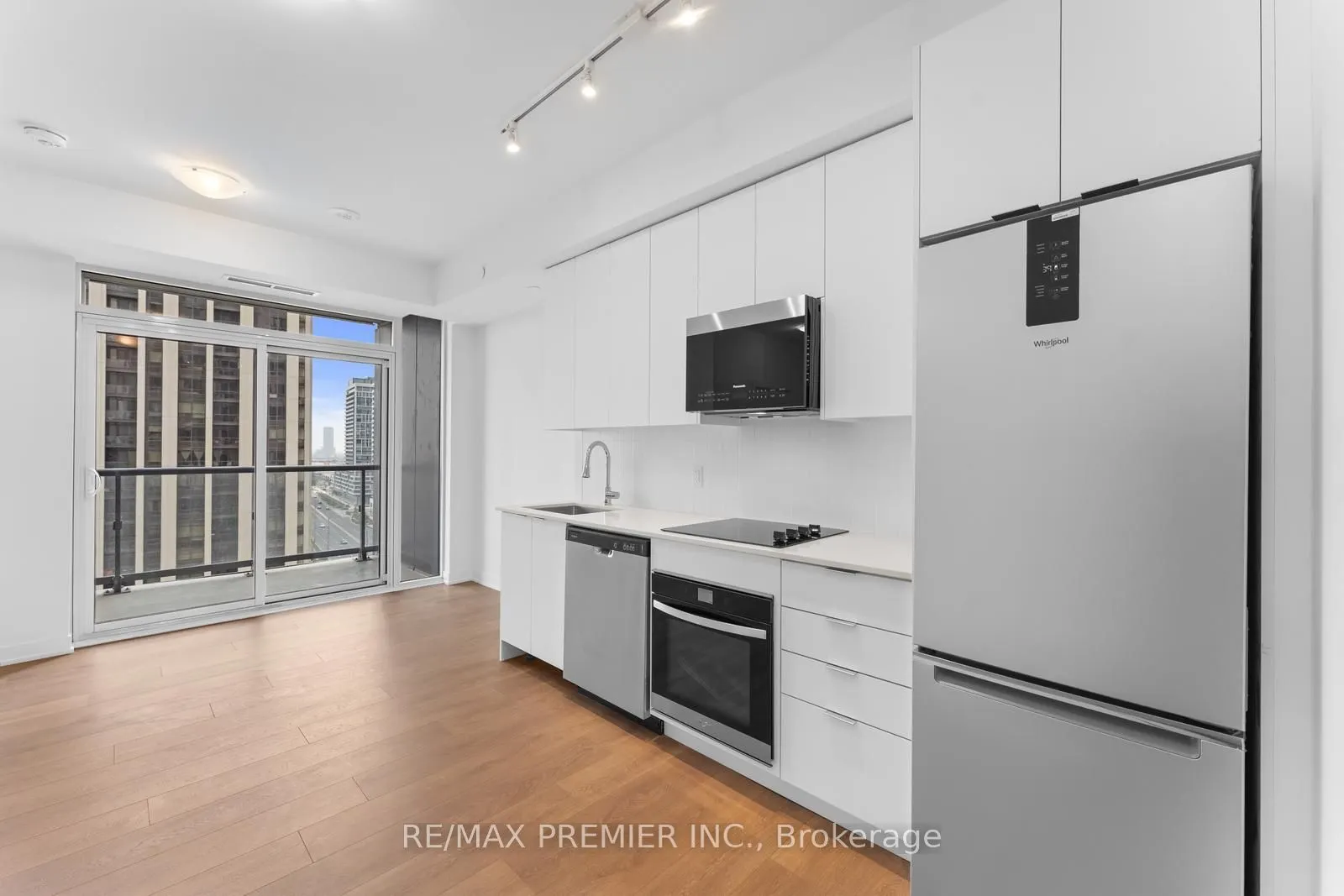 10 Abeja Street, #1319