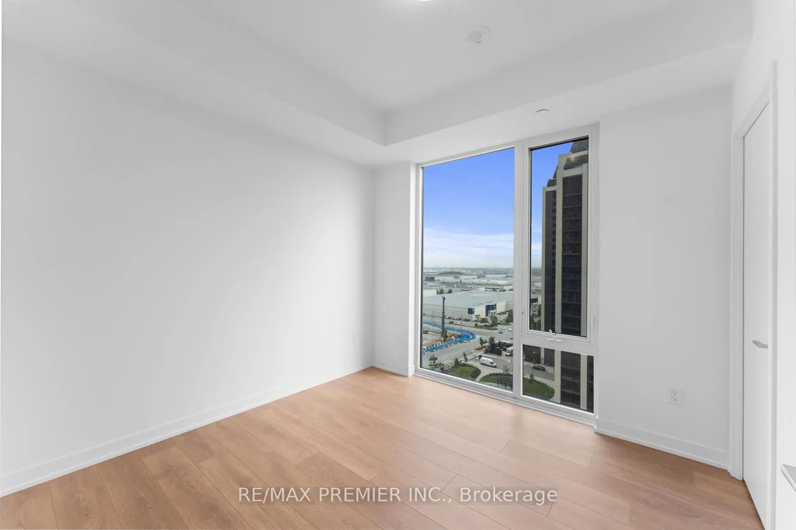 10 Abeja Street, #1319