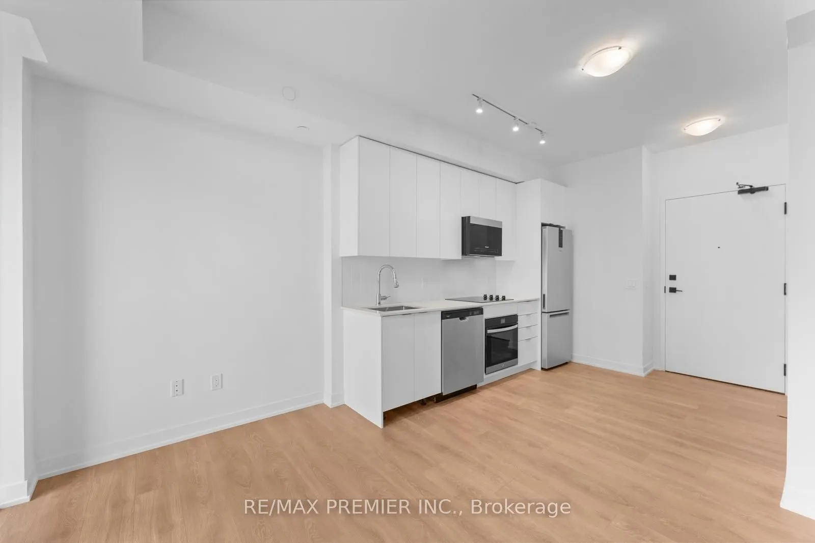 10 Abeja Street, #1319