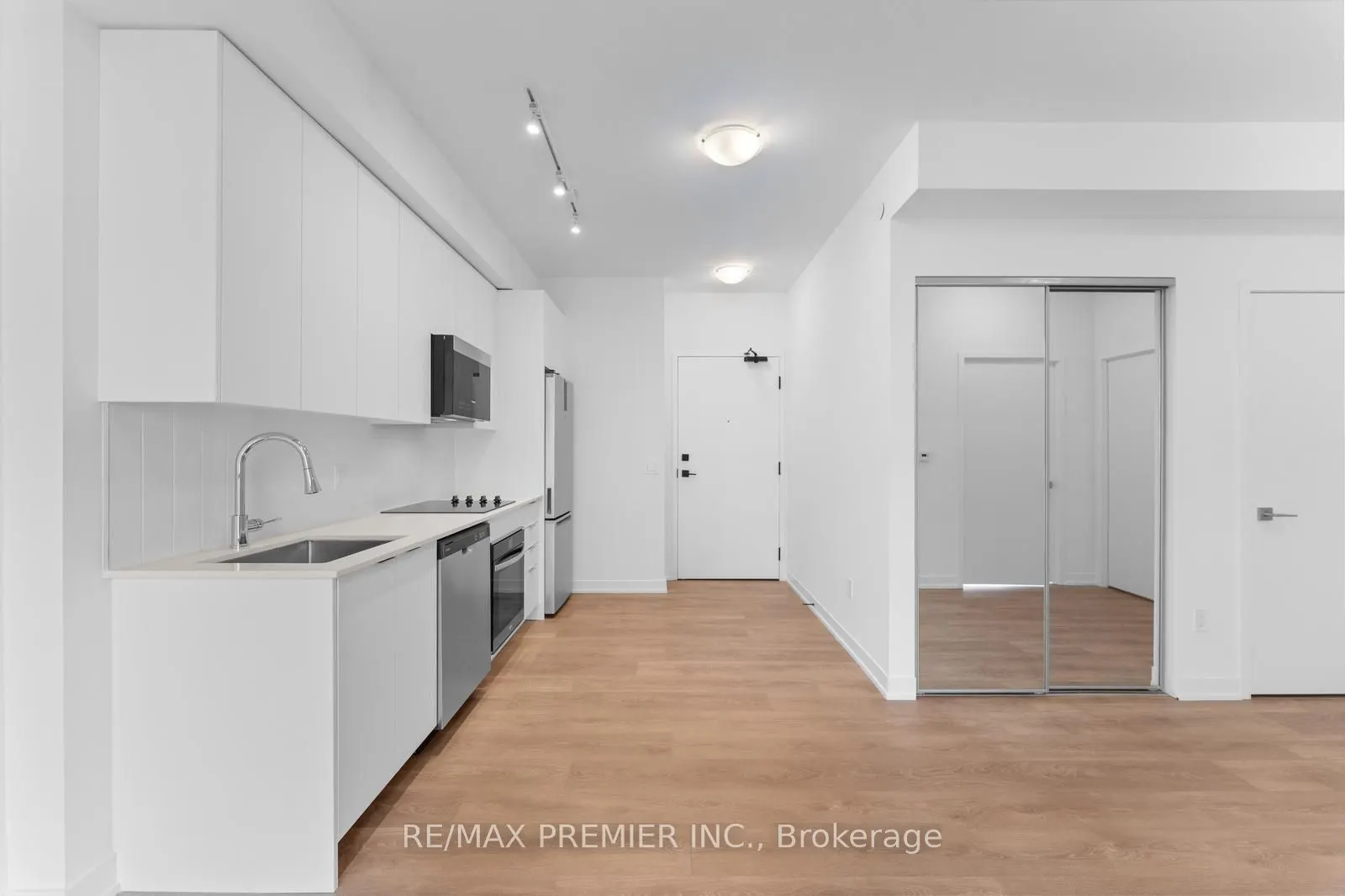 10 Abeja Street, #1319