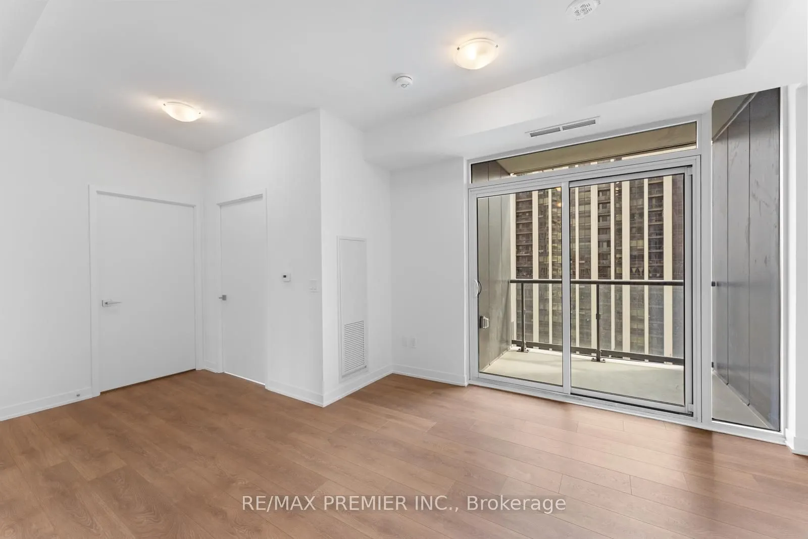 10 Abeja Street, #1319
