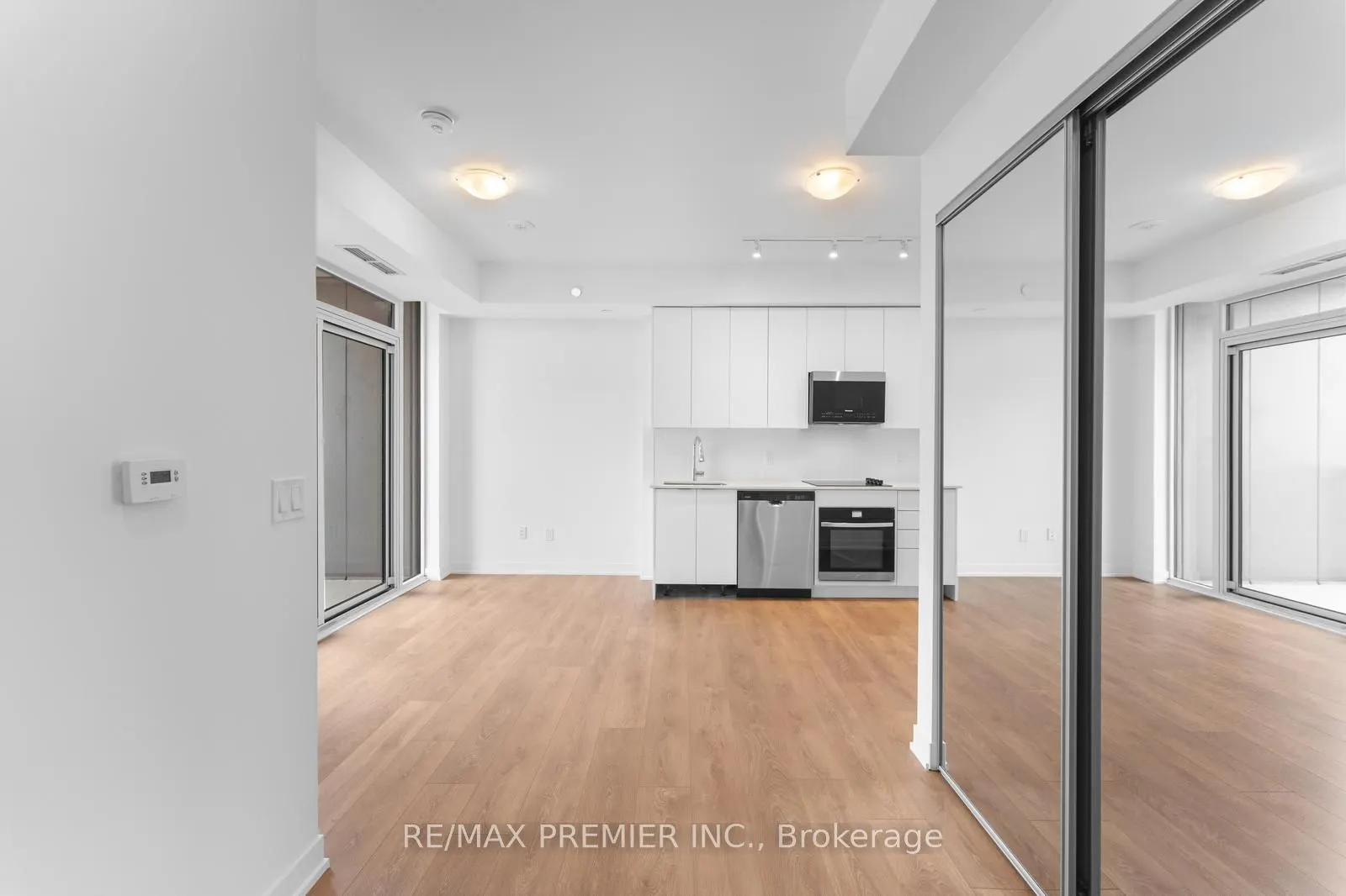10 Abeja Street, #1319