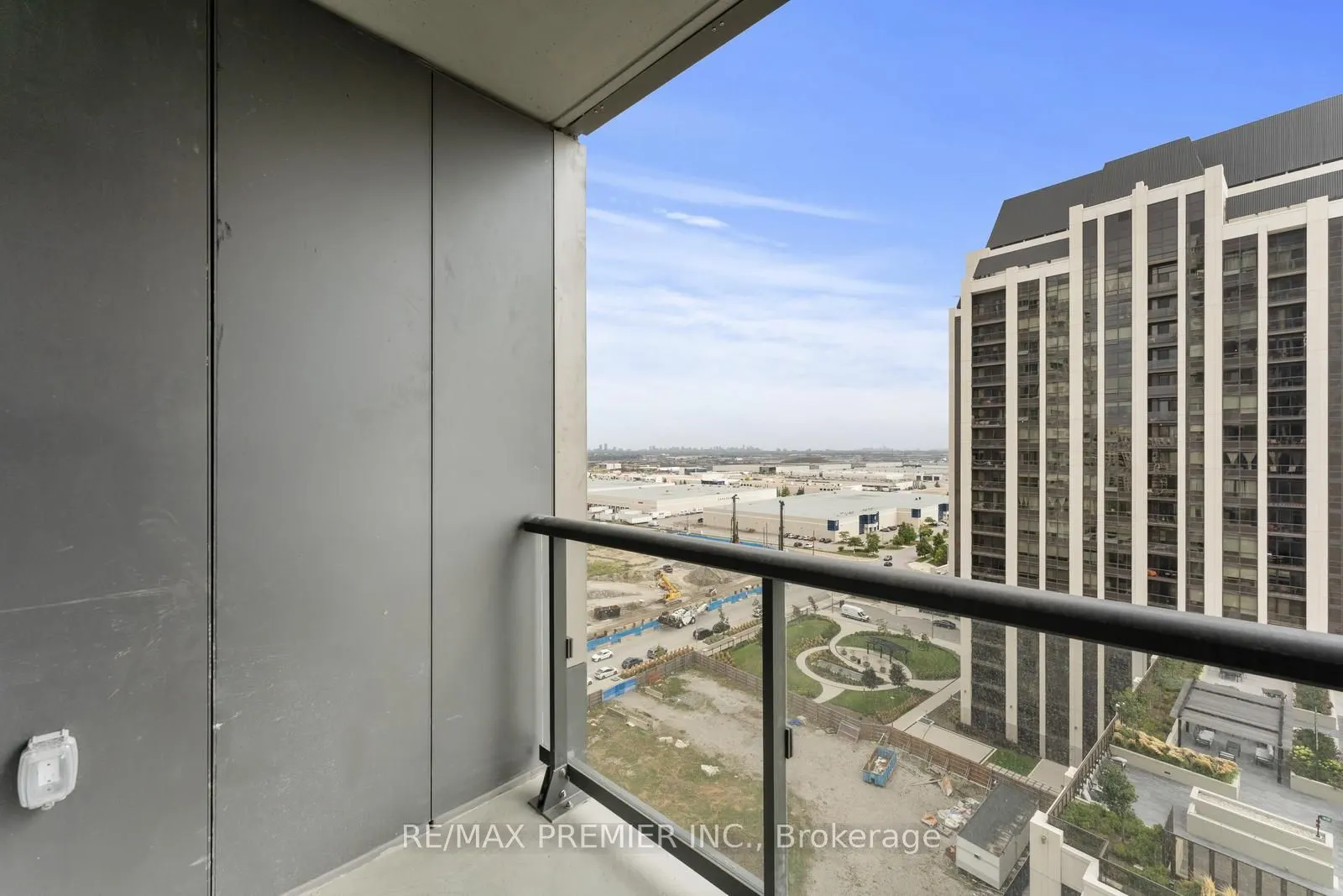 10 Abeja Street, #1319