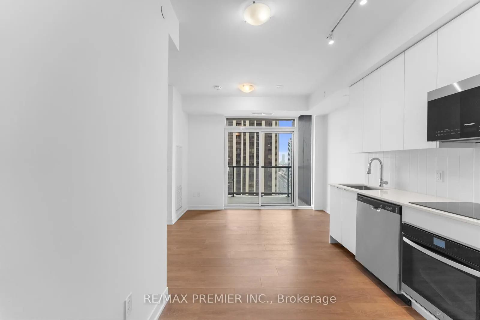 10 Abeja Street, #1319