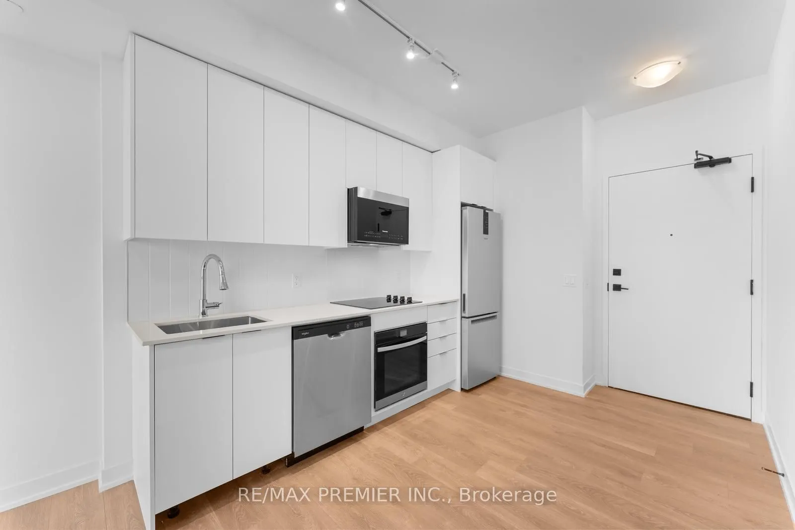 10 Abeja Street, #1319