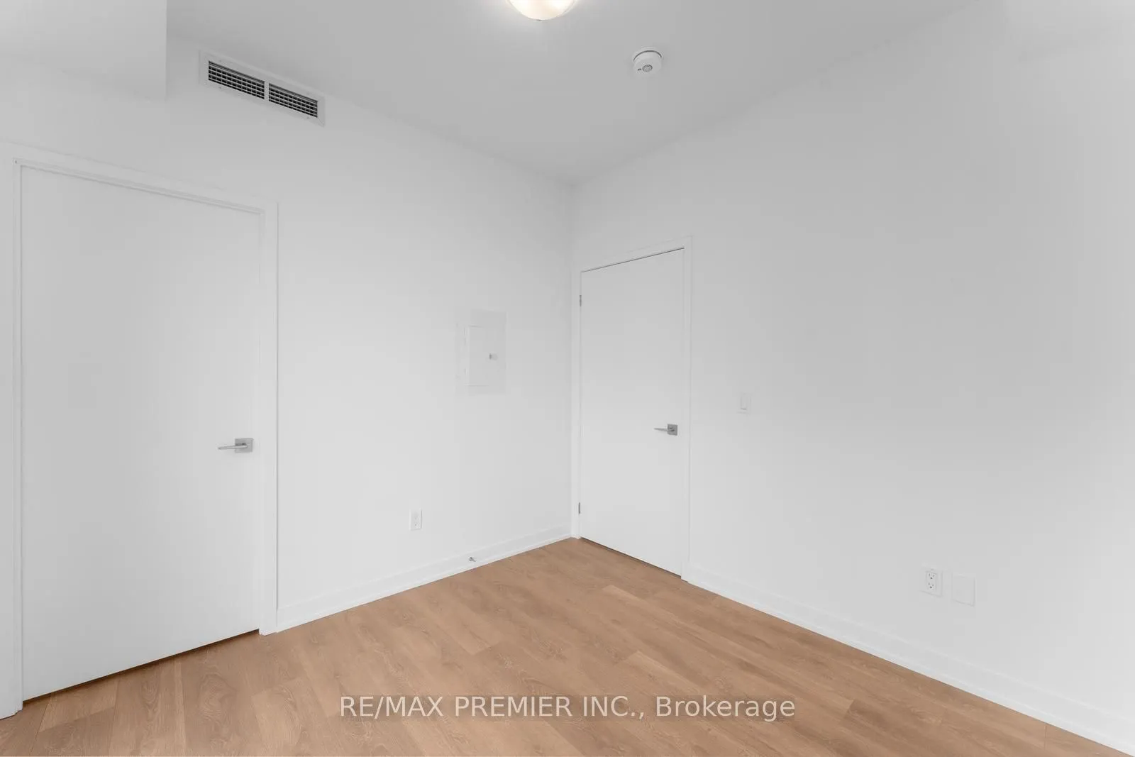 10 Abeja Street, #1319