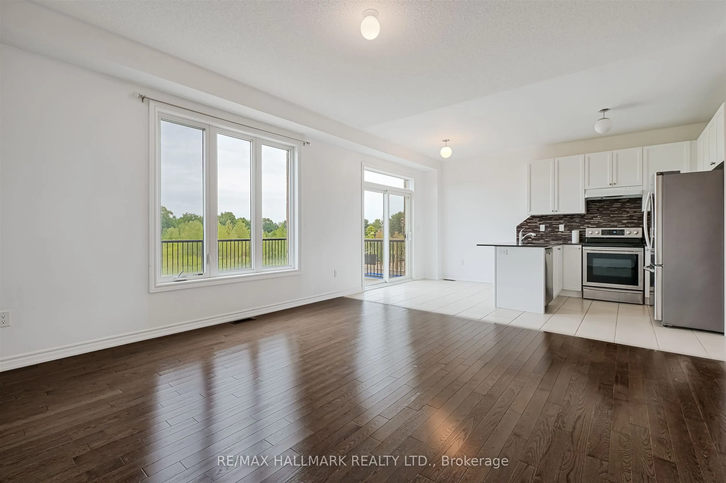 44 Strachan Trail