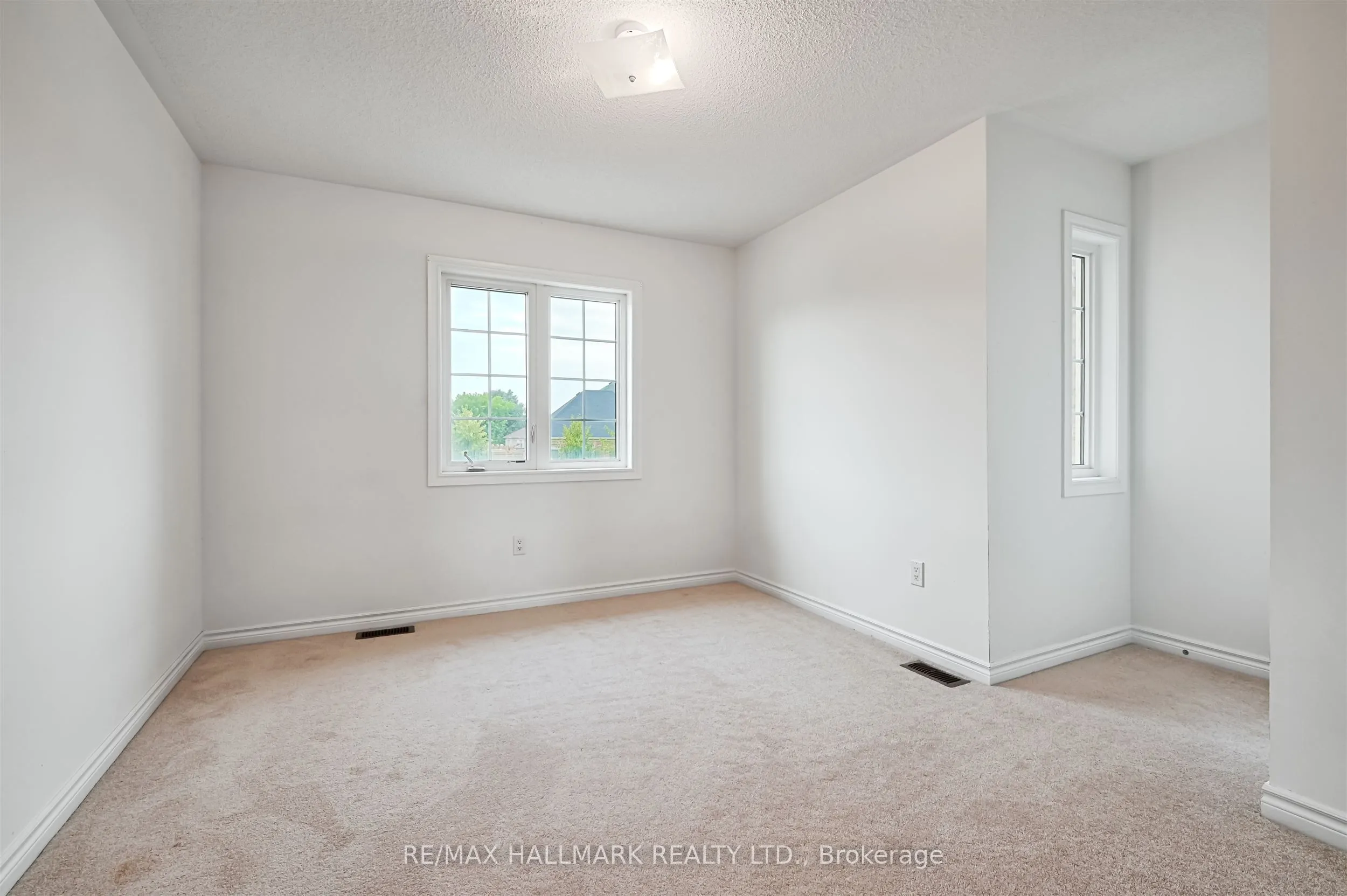 44 Strachan Trail