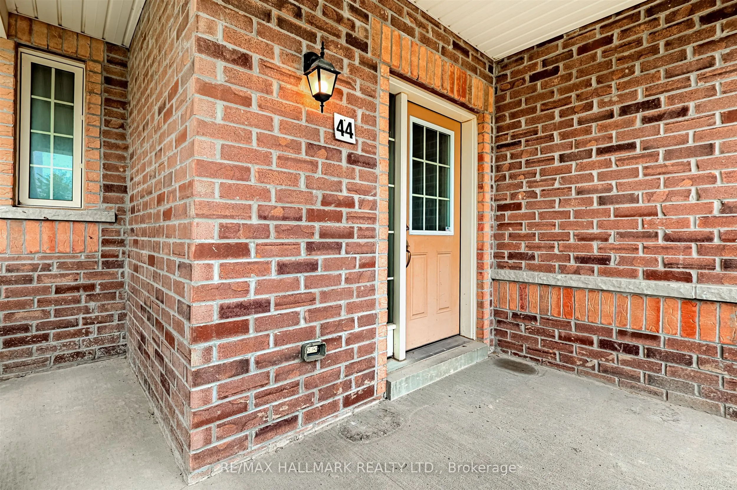 44 Strachan Trail