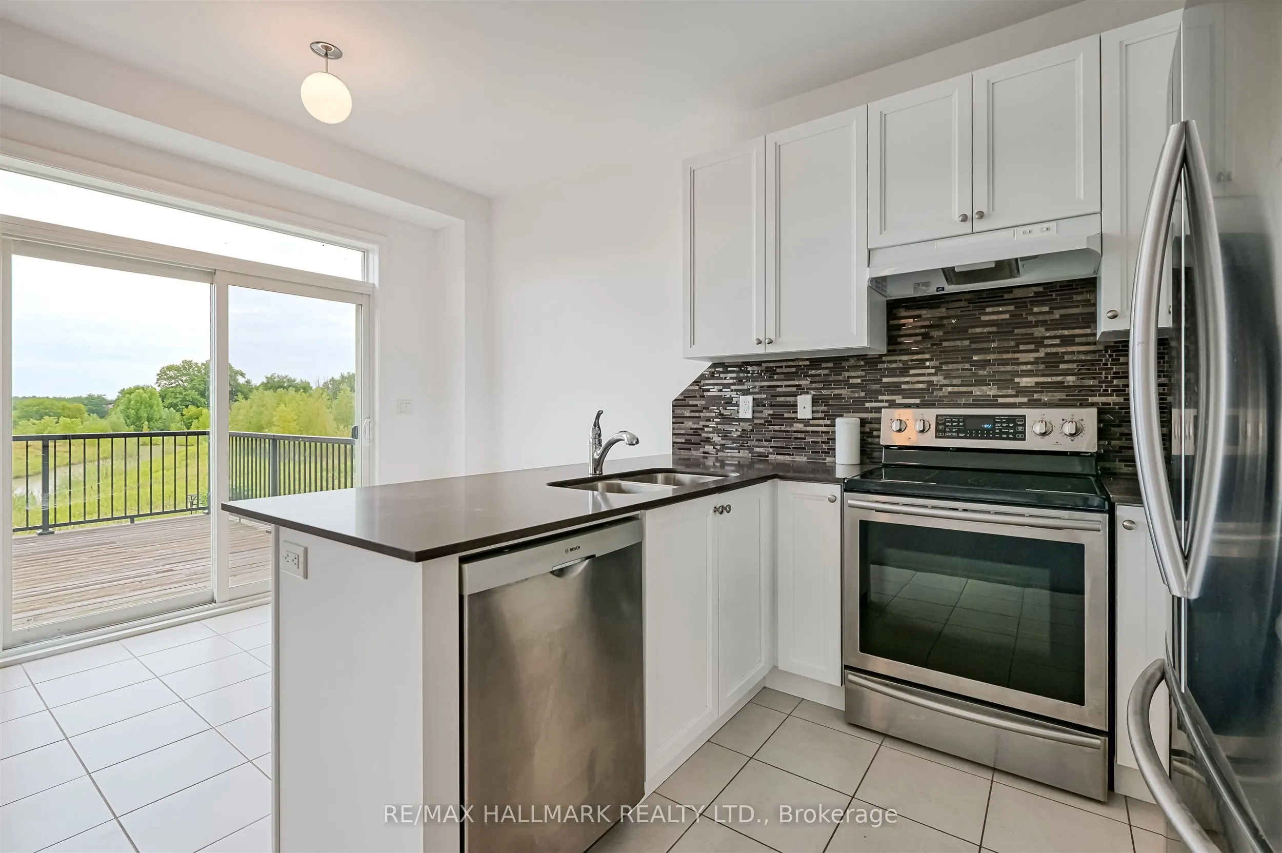 44 Strachan Trail