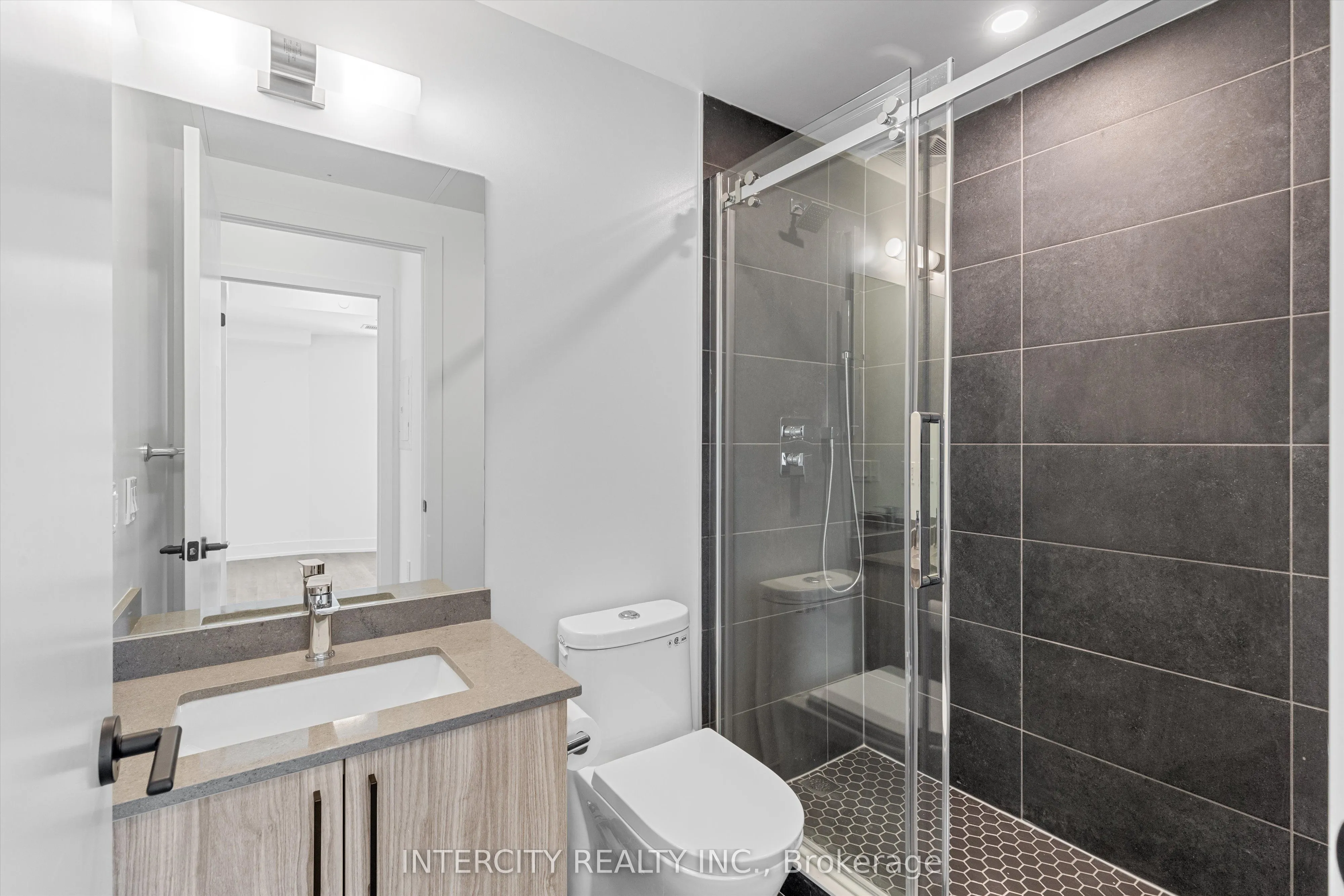 2075 King Road, #325