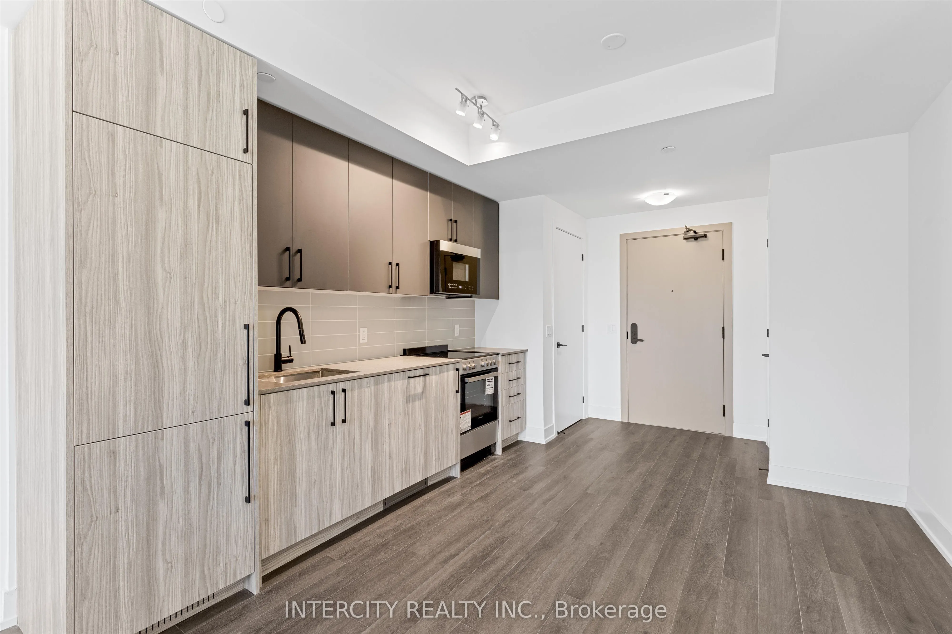 2075 King Road, #325