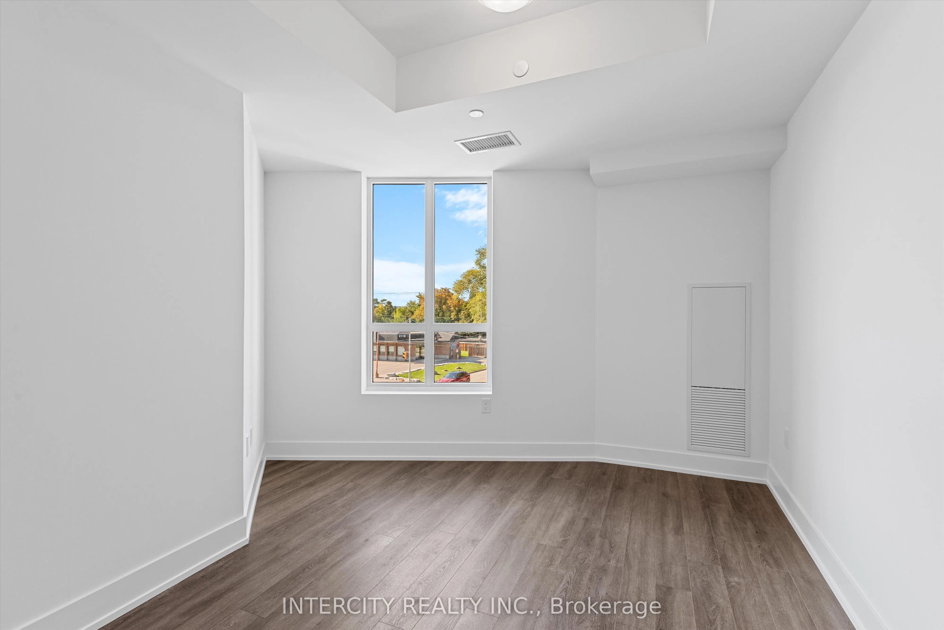 2075 King Road, #325