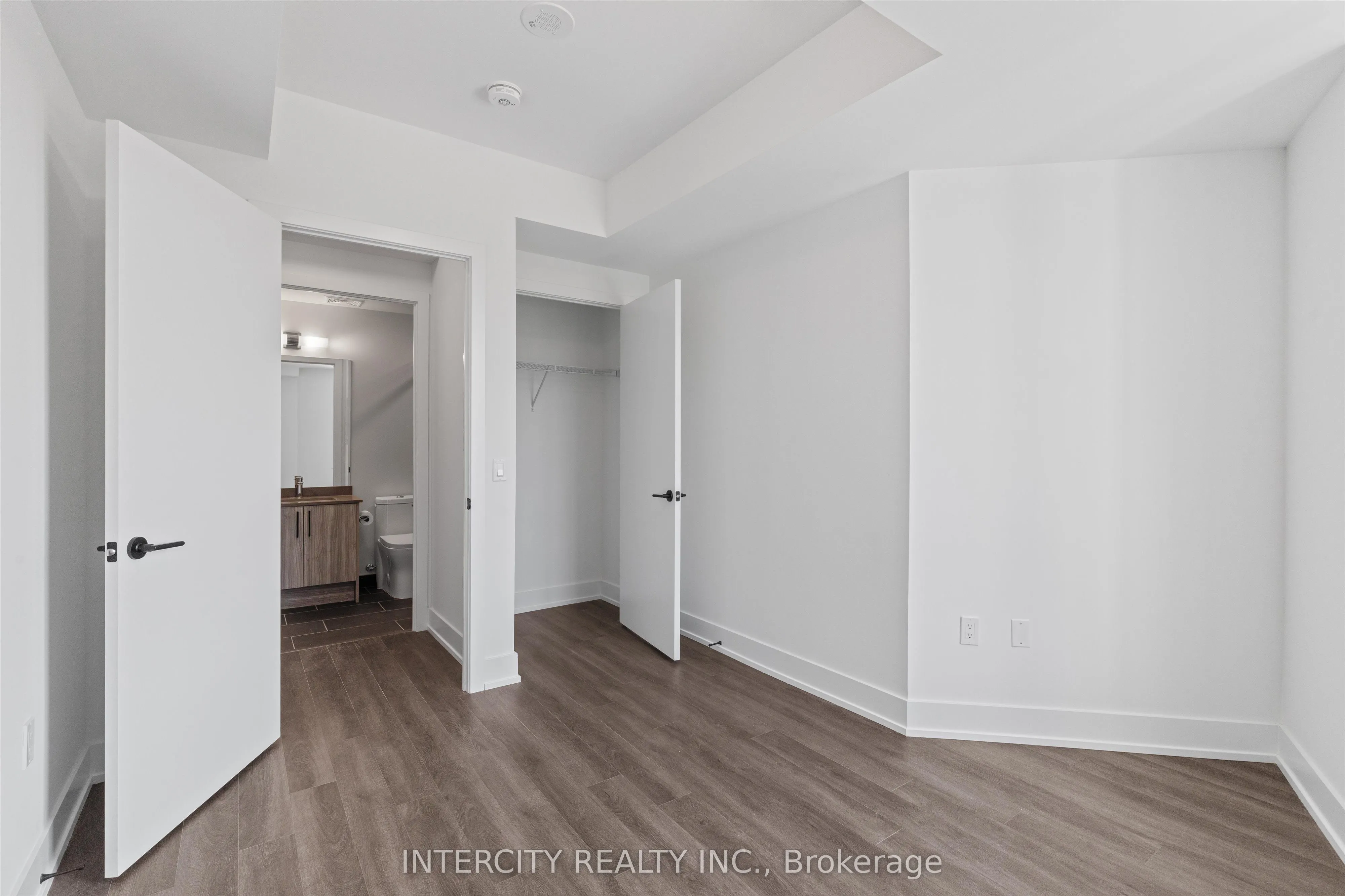 2075 King Road, #325