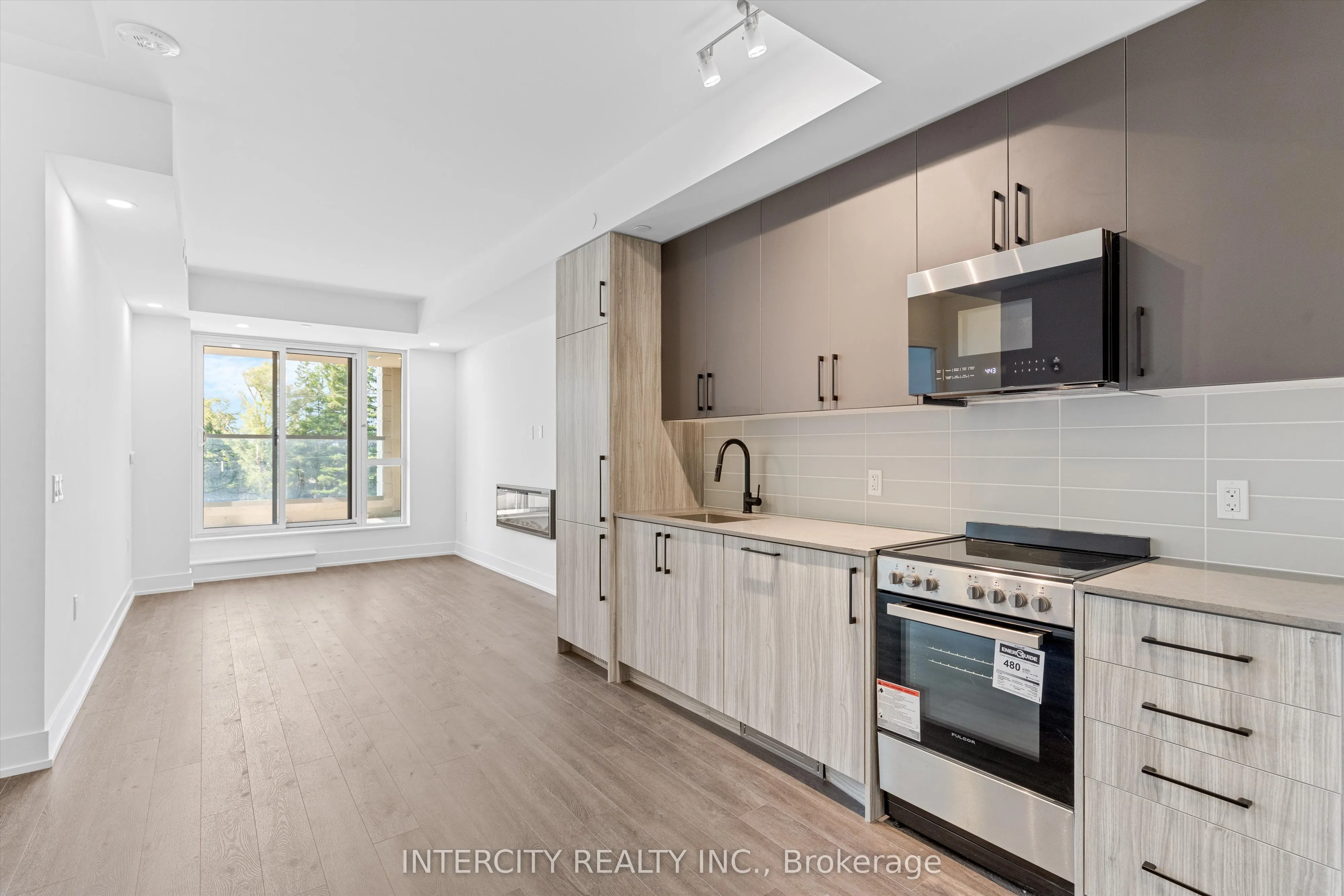 2075 King Road, #325