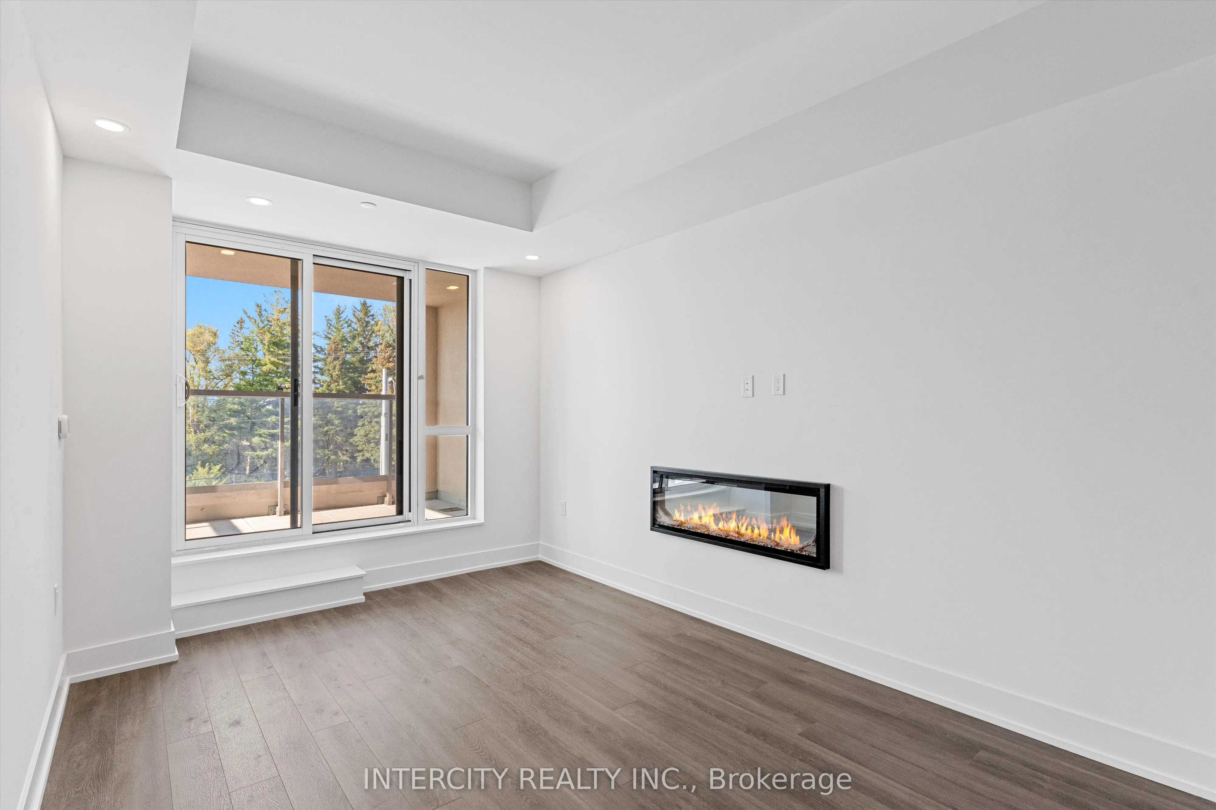 2075 King Road, #325