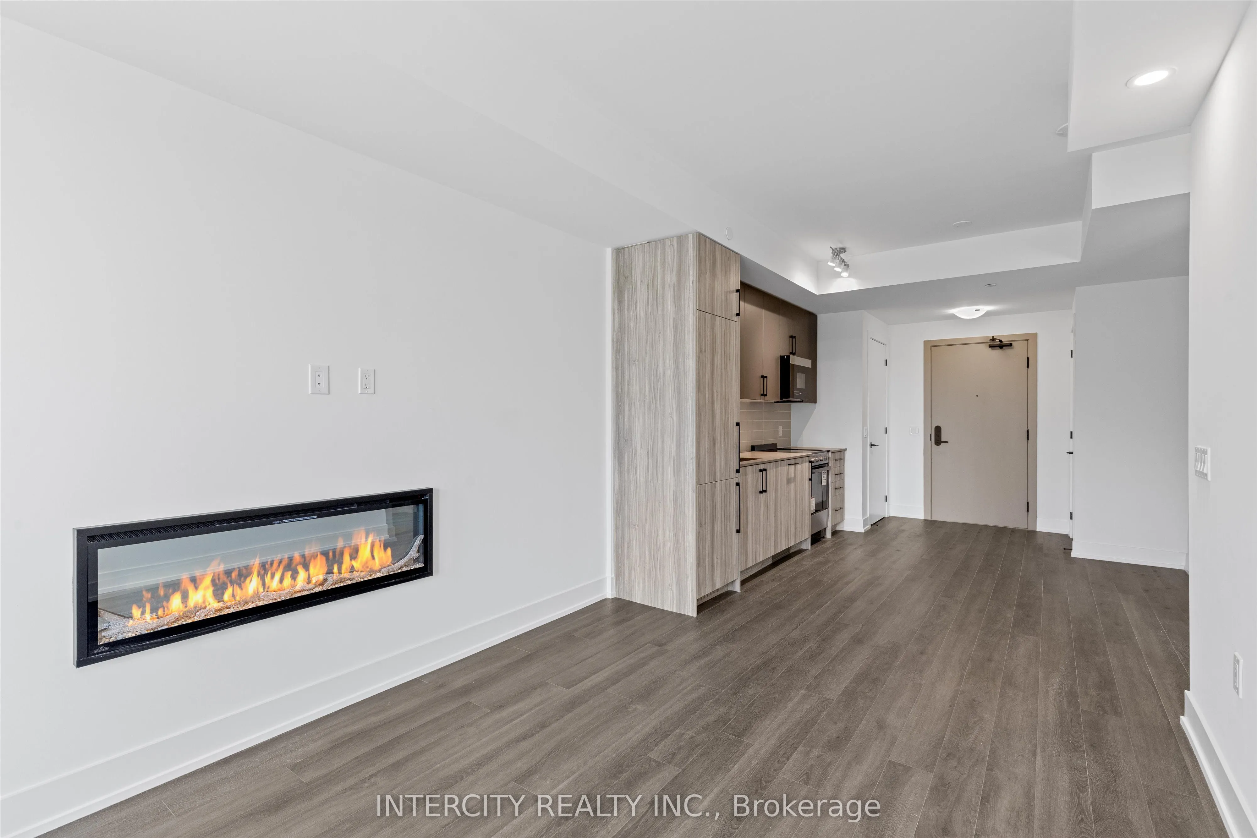 2075 King Road, #325