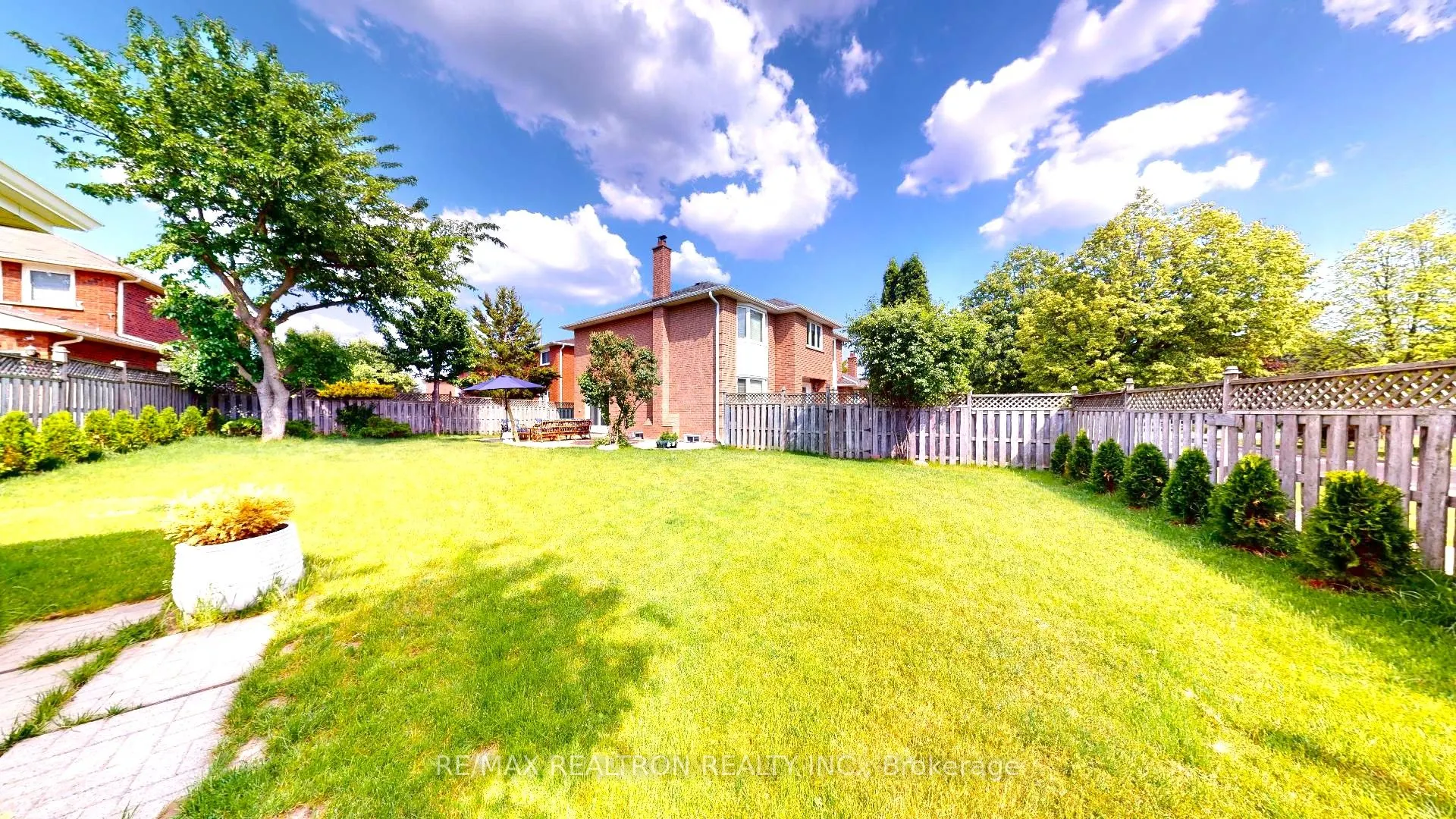 2 Glenhurst Road