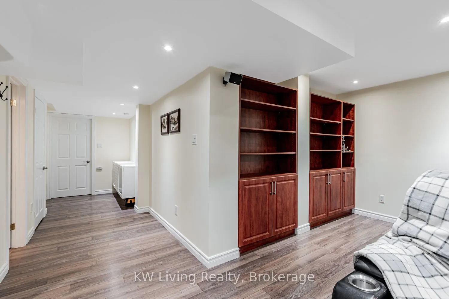 29 Lakespring Drive