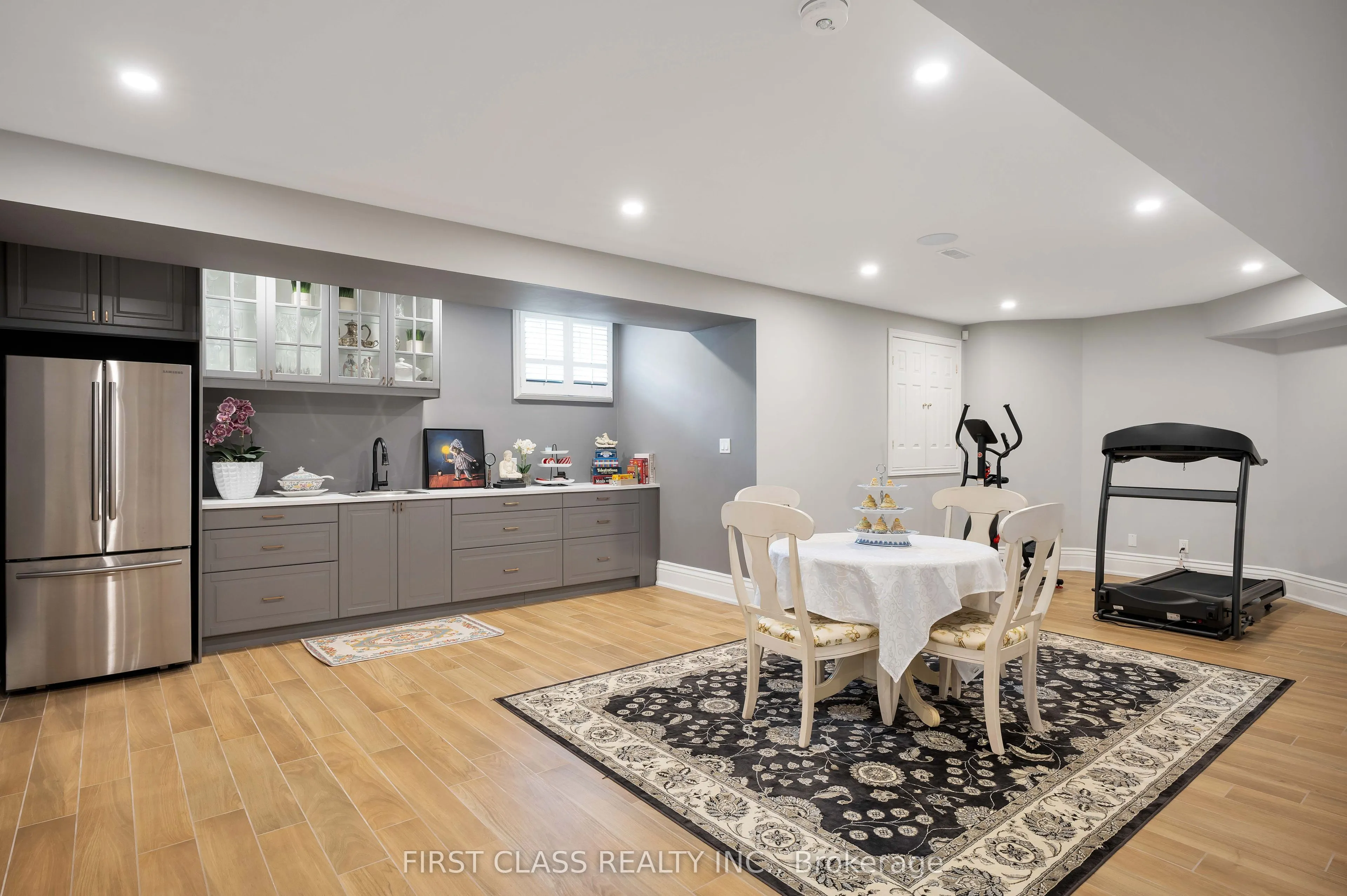 2 Vanvalley Drive