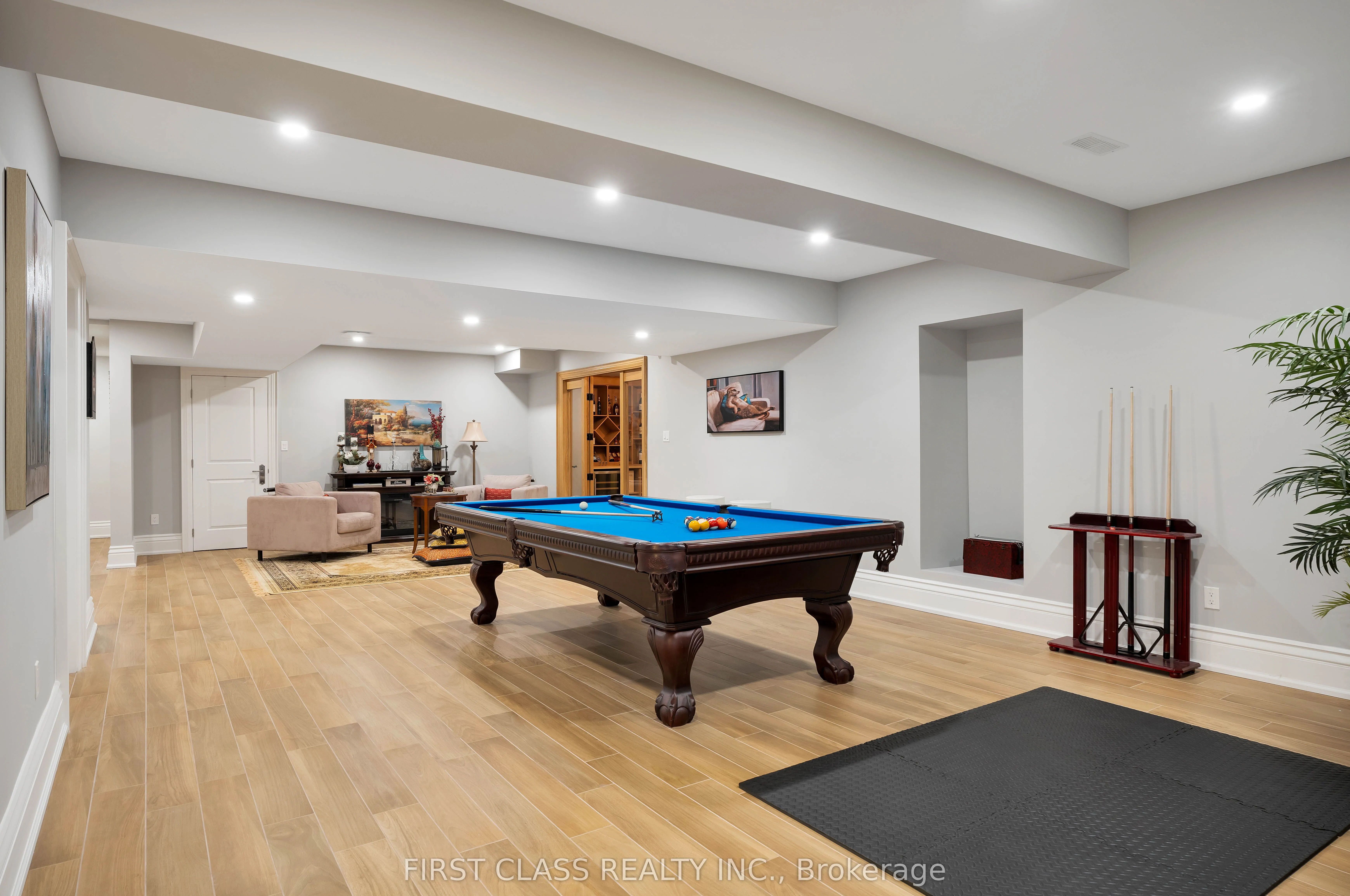 2 Vanvalley Drive