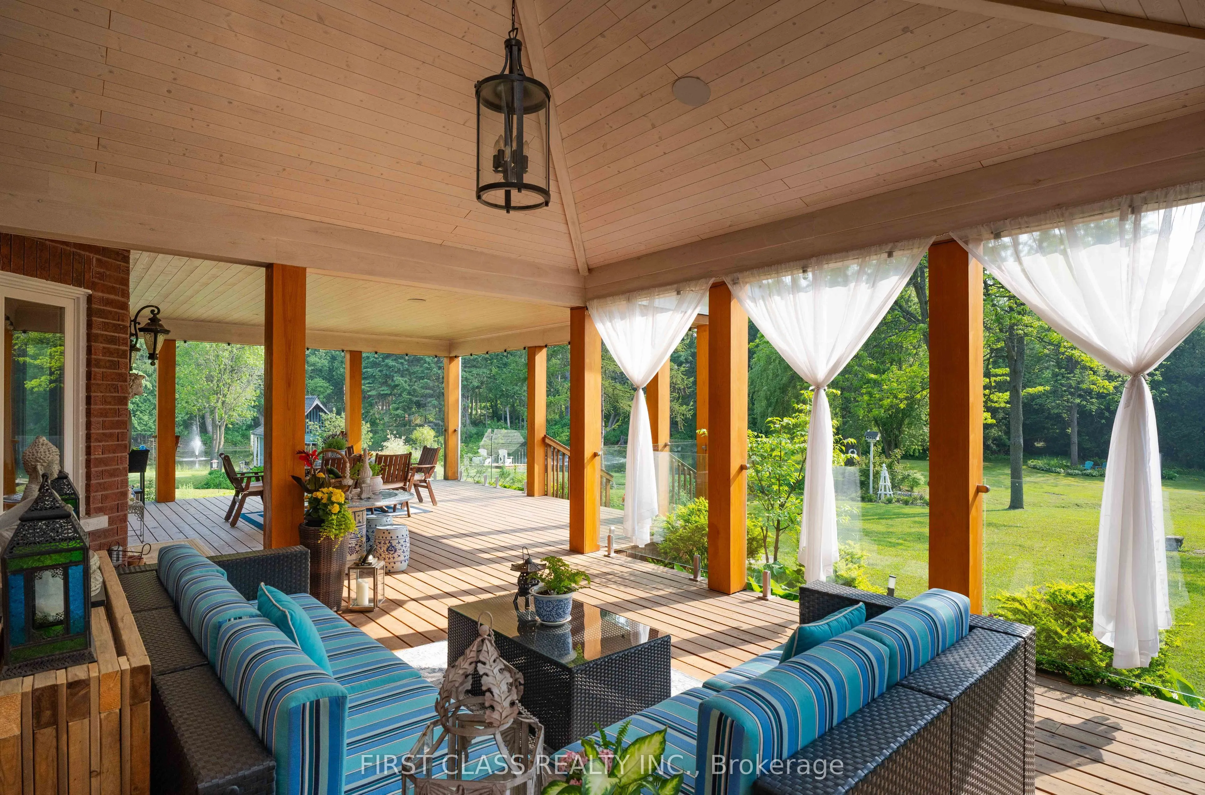 2 Vanvalley Drive