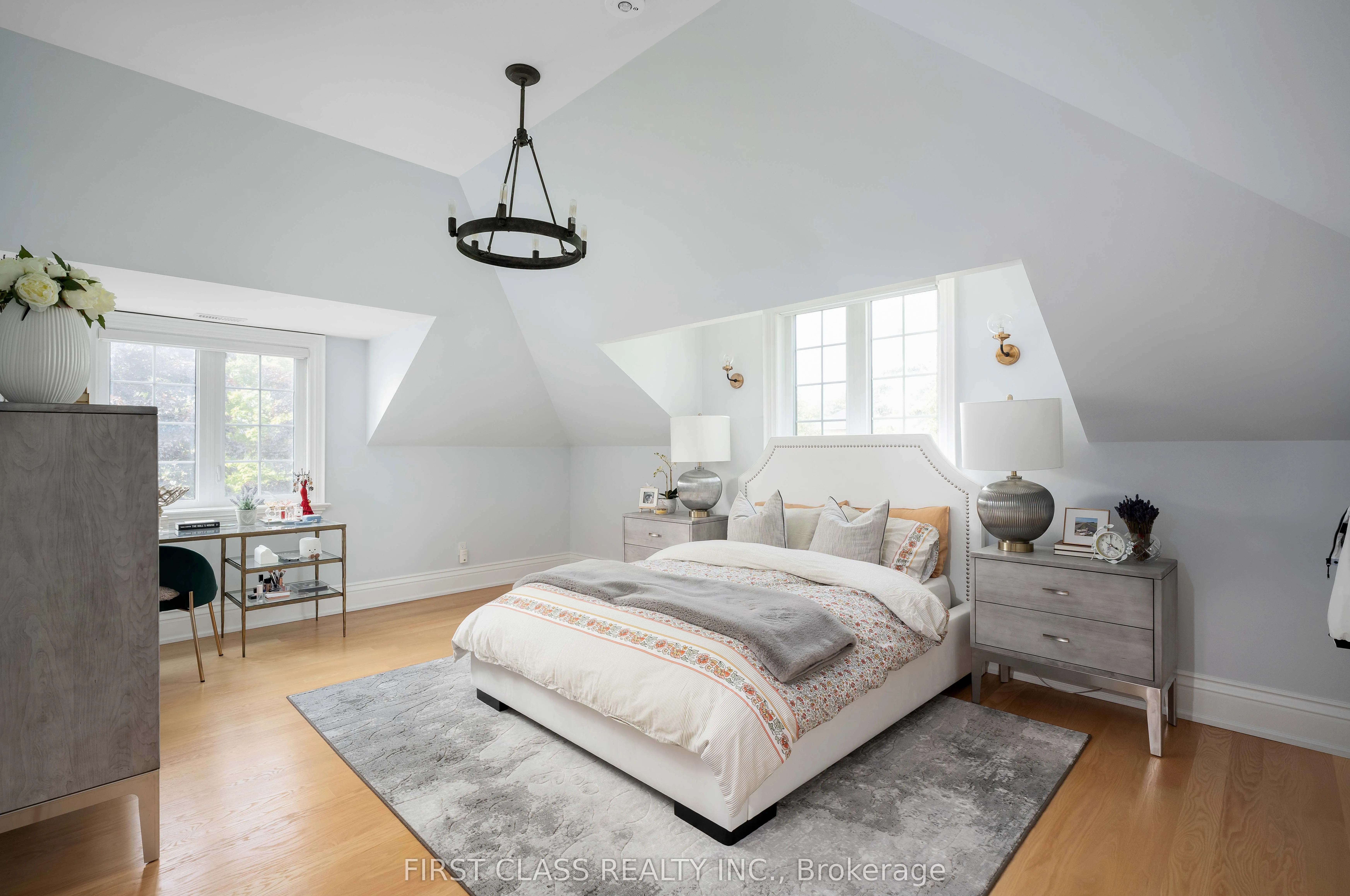2 Vanvalley Drive