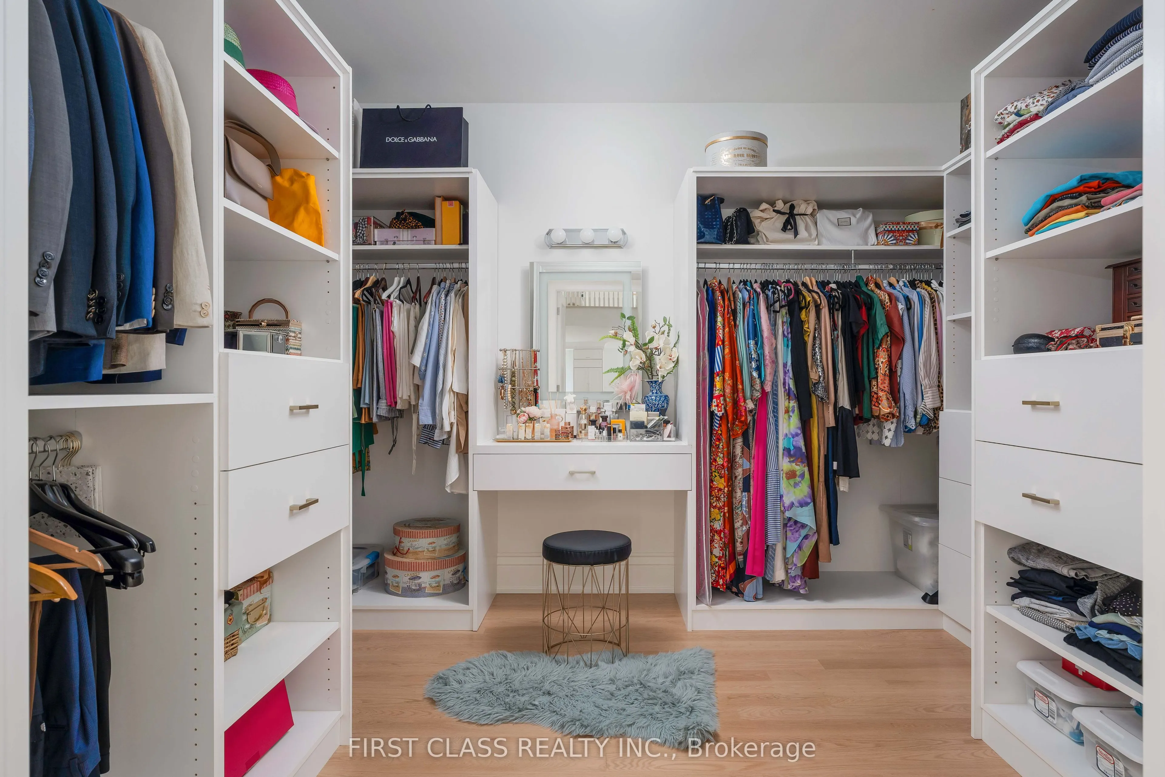 2 Vanvalley Drive