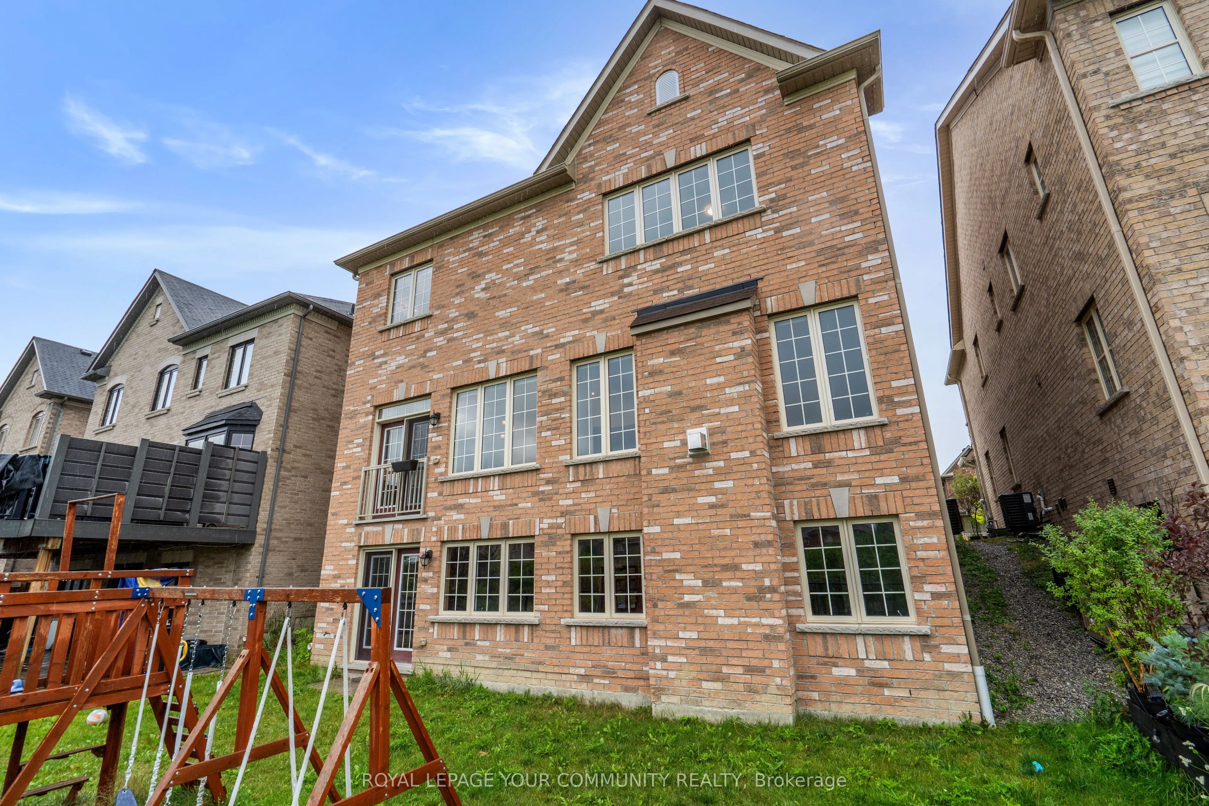 23 Pelee Avenue