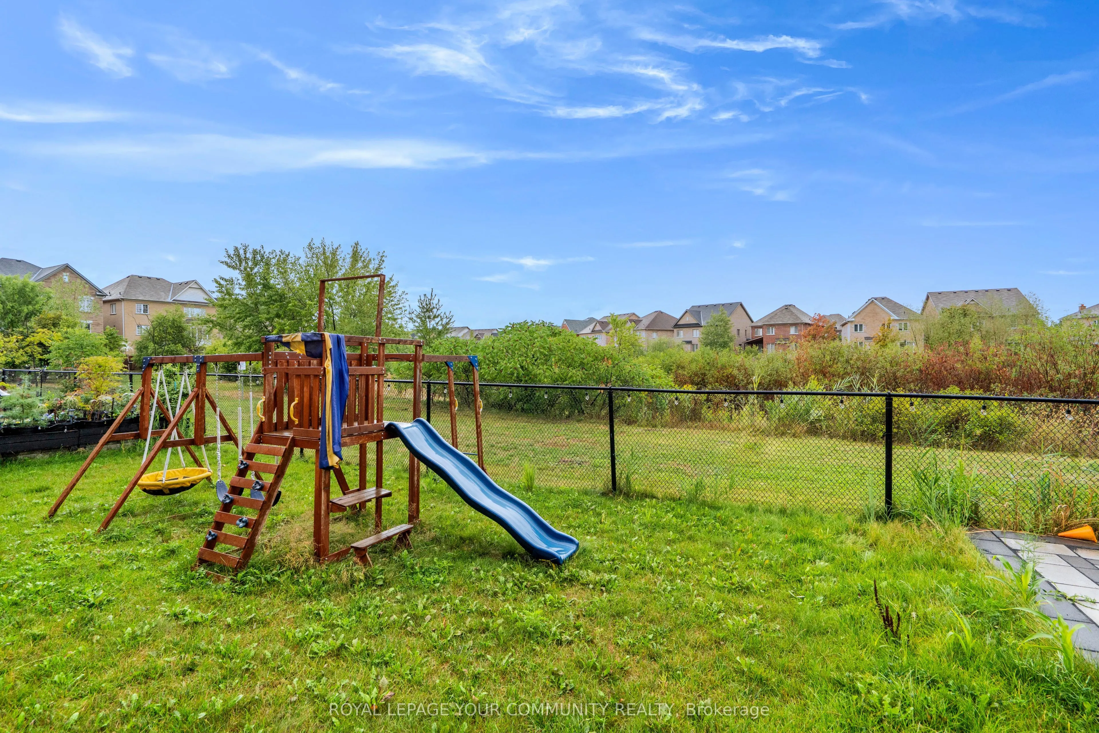 23 Pelee Avenue