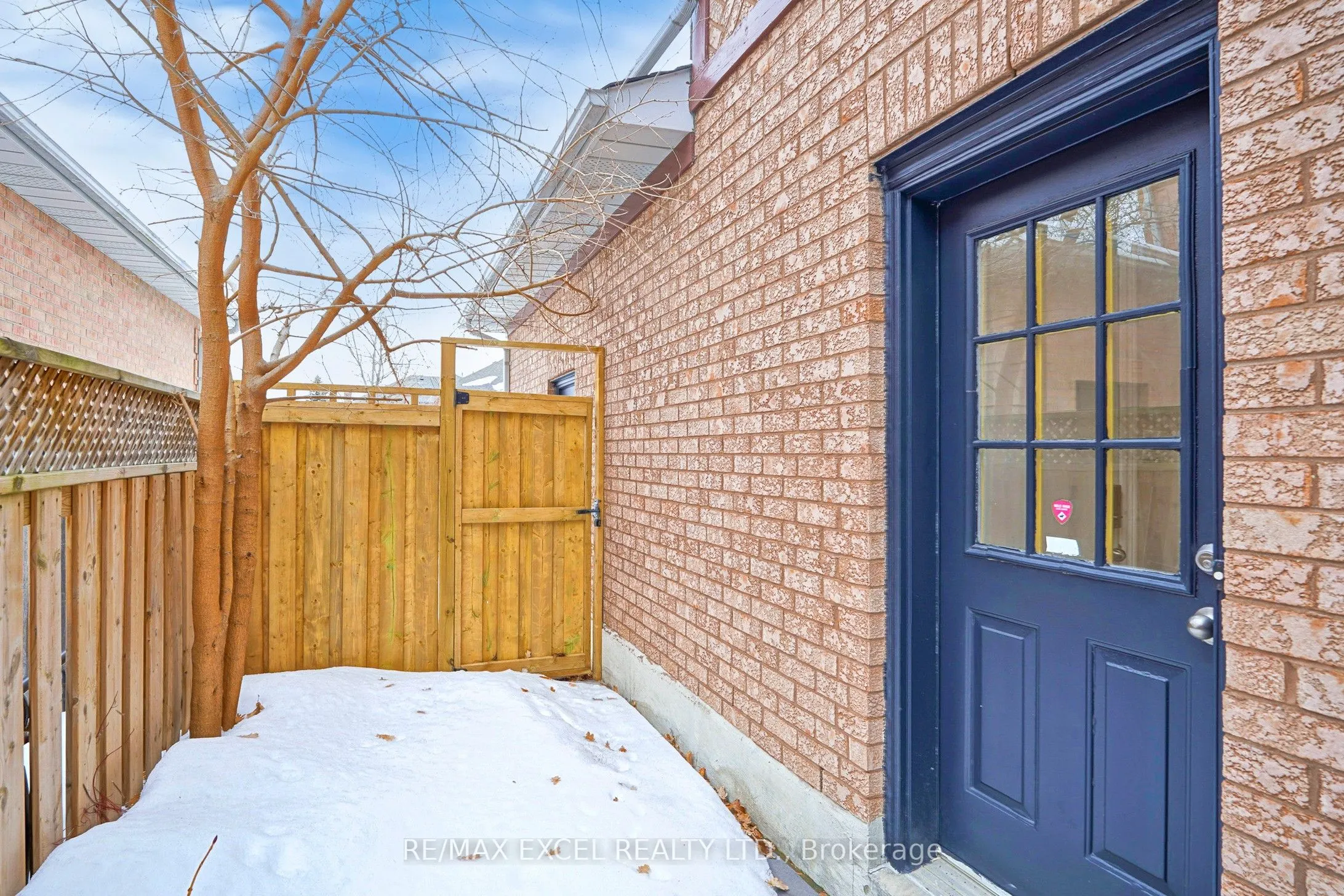 12 Moses Crescent