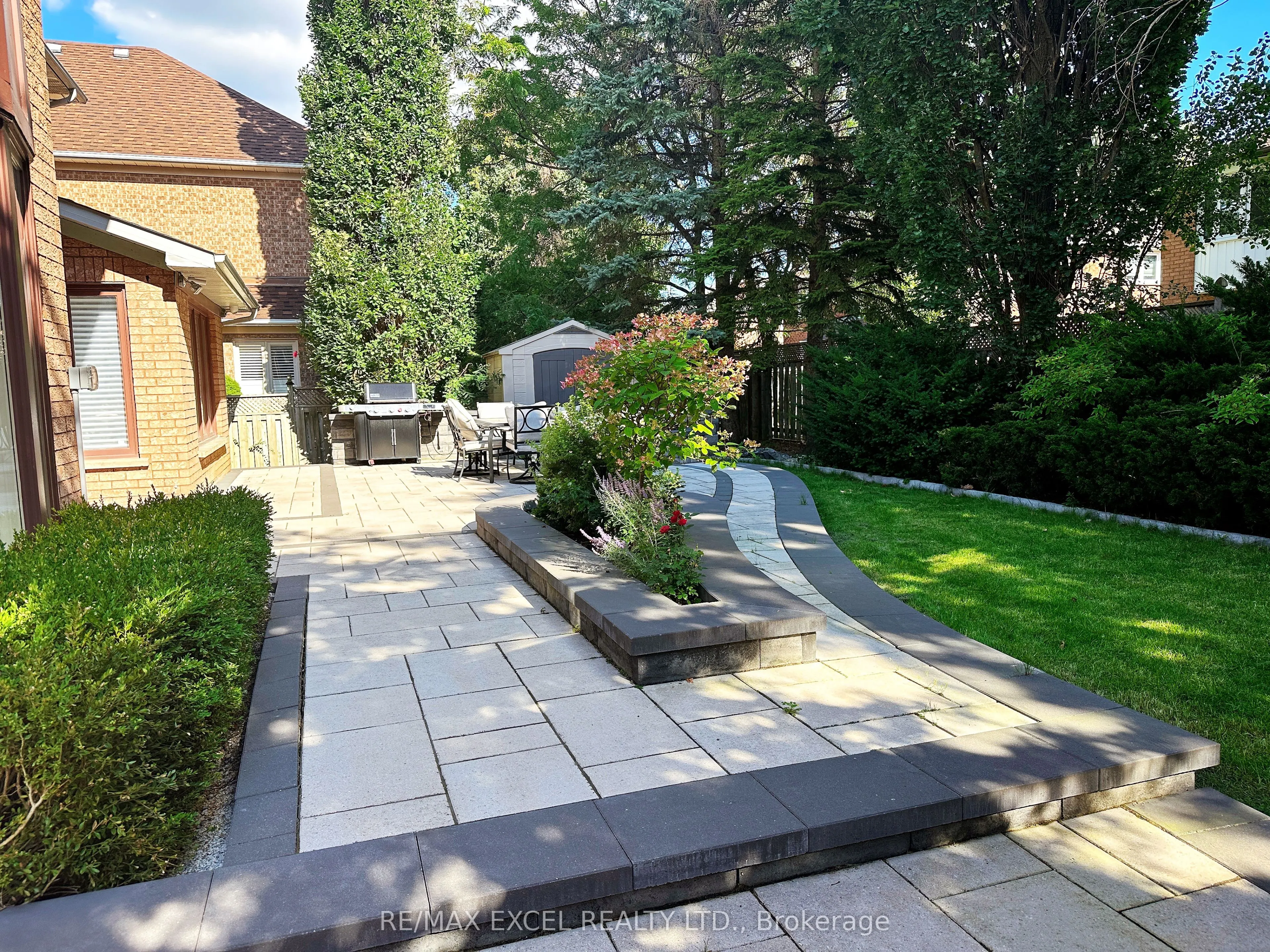 12 Moses Crescent