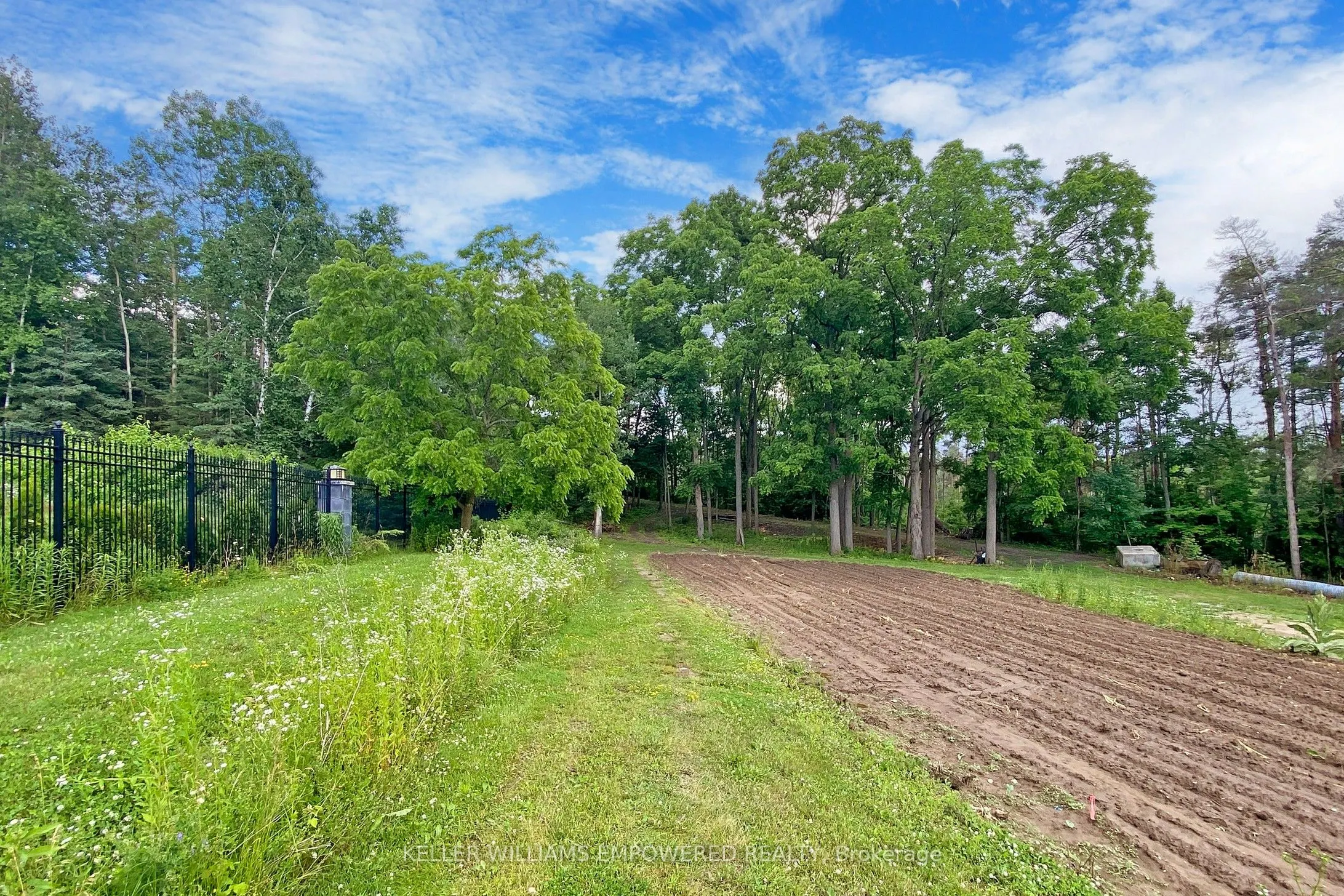 2 Honey Locust Court