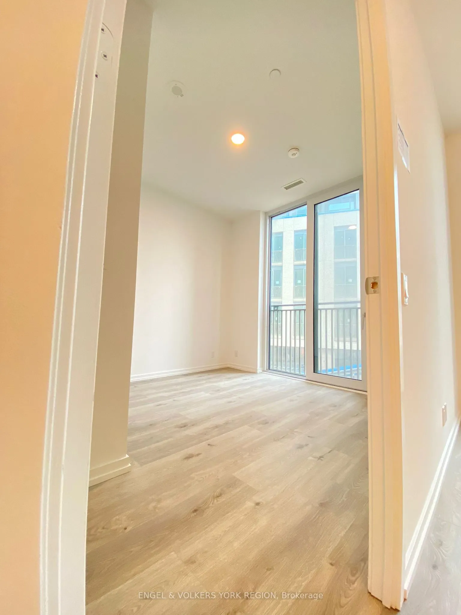 1000 Portage Parkway S, #206