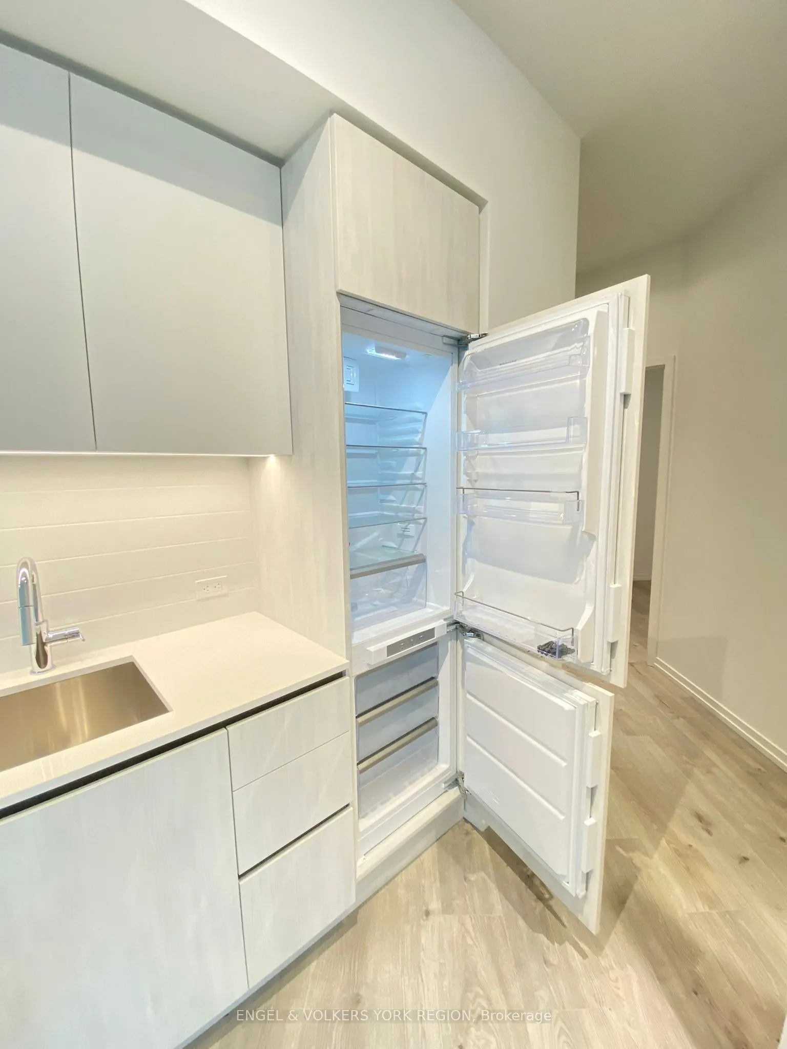 1000 Portage Parkway S, #206