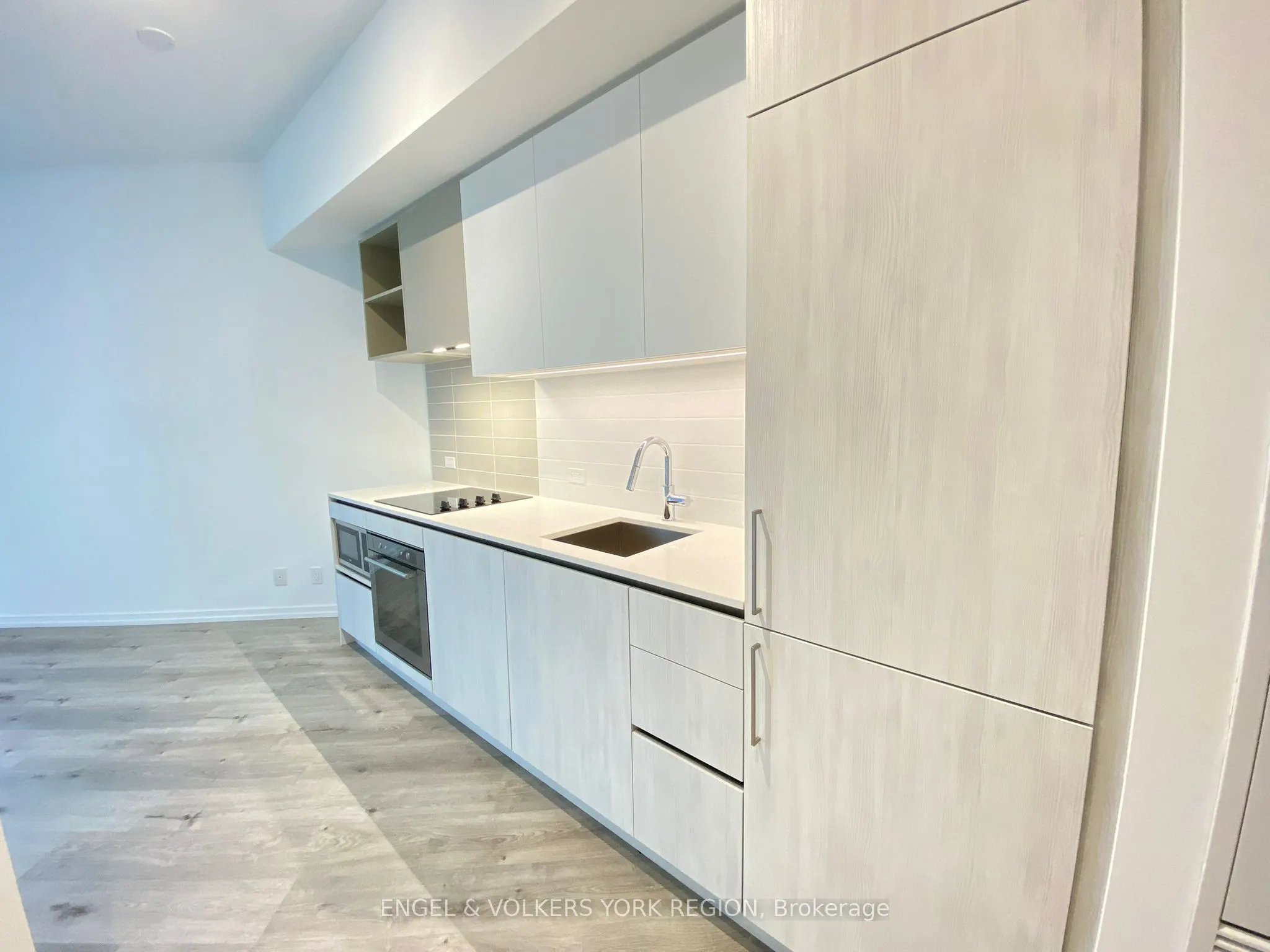 1000 Portage Parkway S, #206