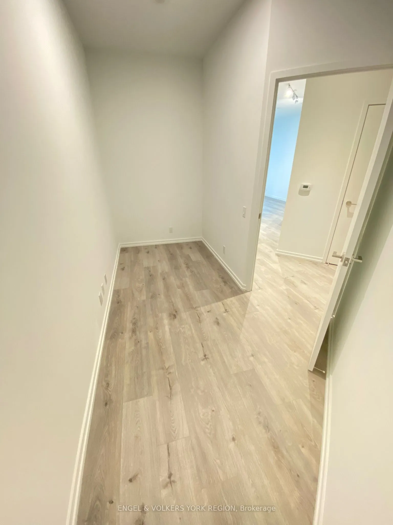 1000 Portage Parkway S, #206