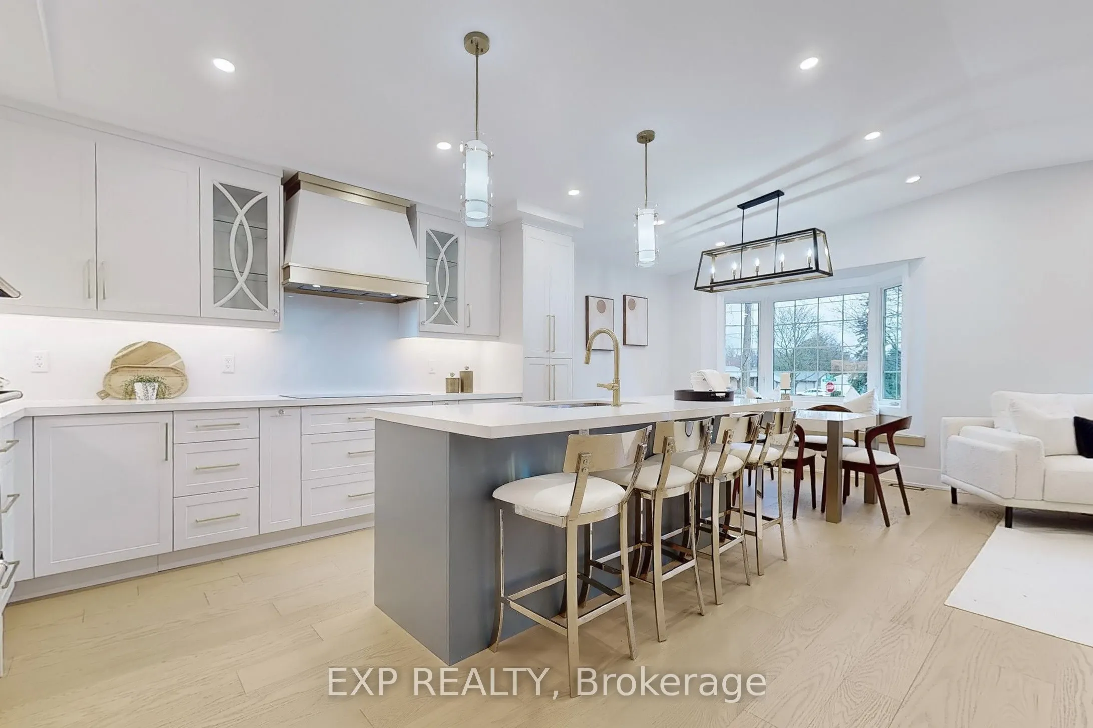 385 Easy Street