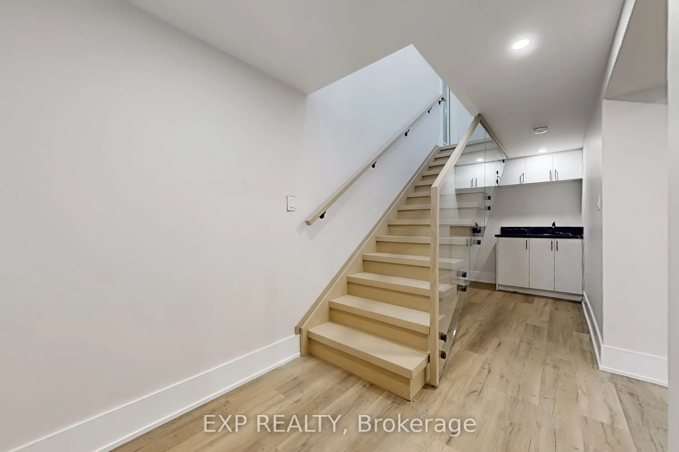 385 Easy Street