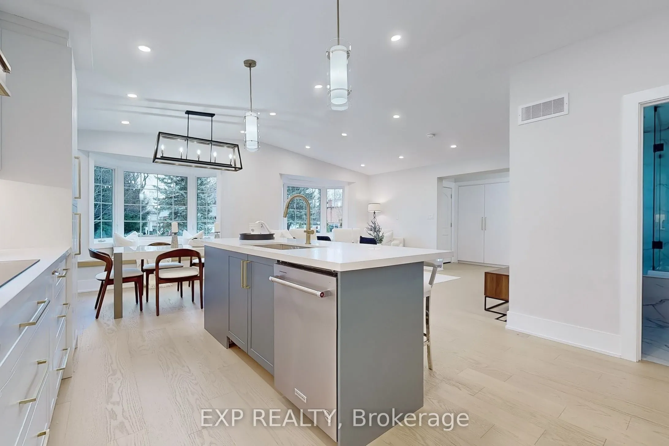 385 Easy Street