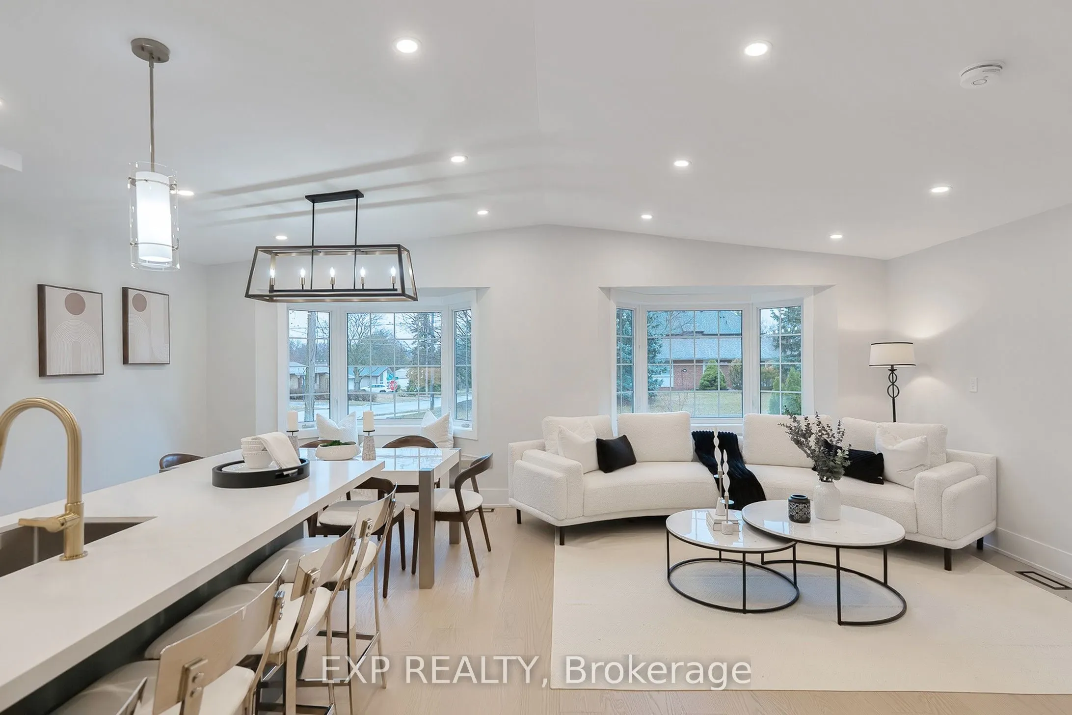 385 Easy Street