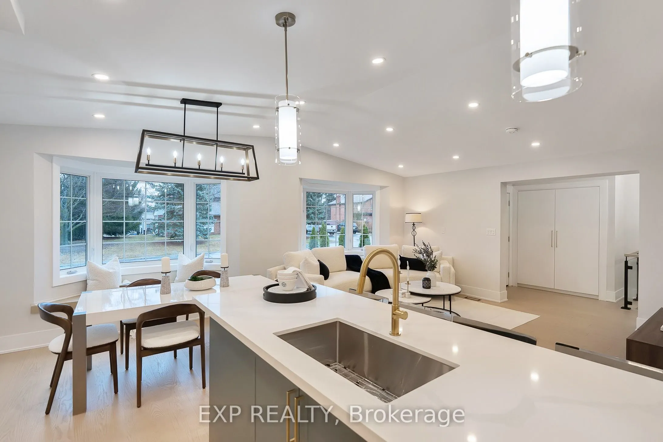 385 Easy Street