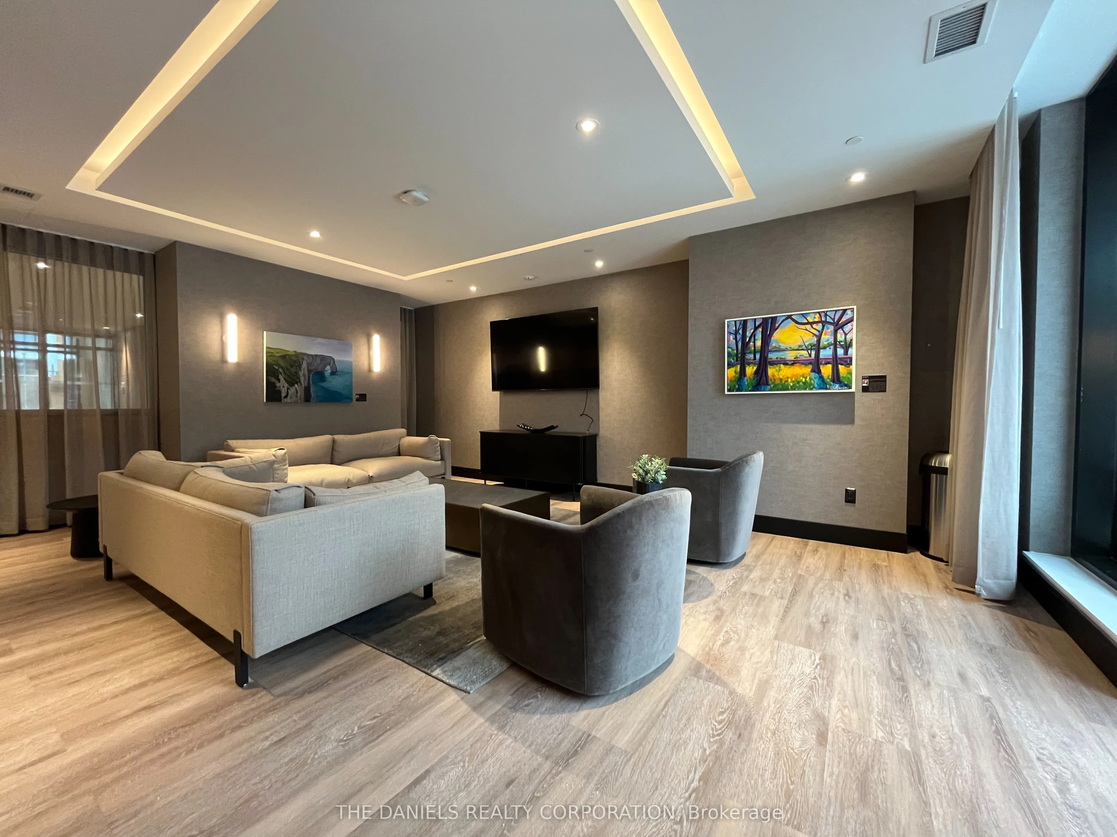 8 Beverley Glen Boulevard, #306