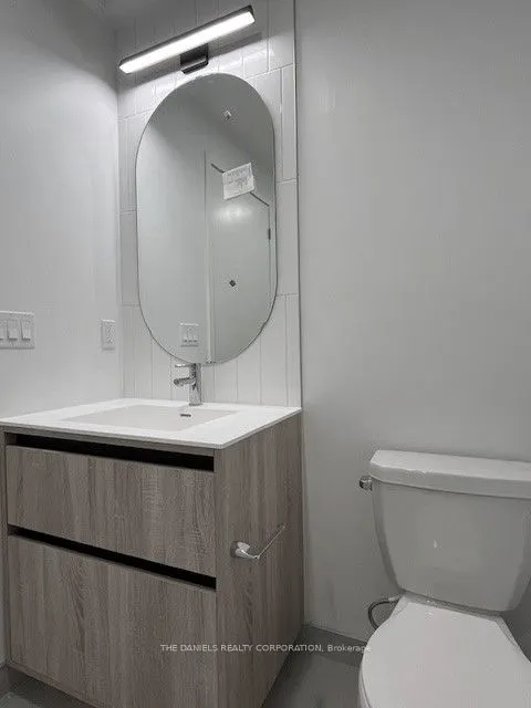 8 Beverley Glen Boulevard, #306