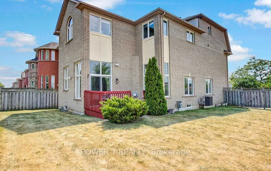 85 Queensway Drive
