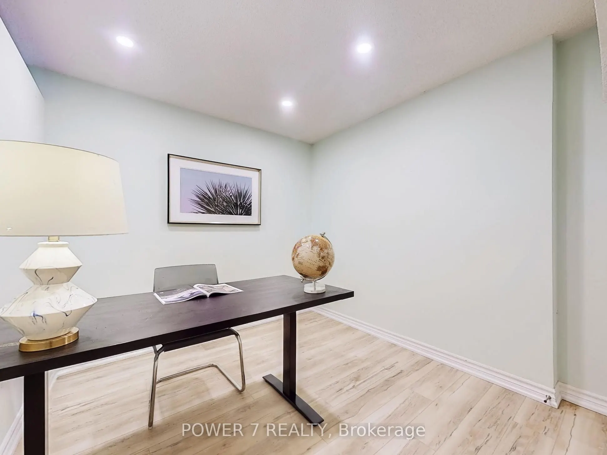 85 Queensway Drive