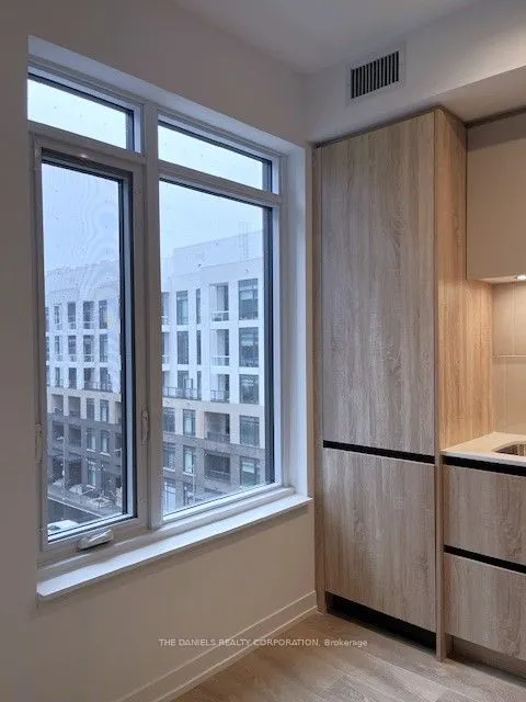 8 Beverley Glen Boulevard, #506