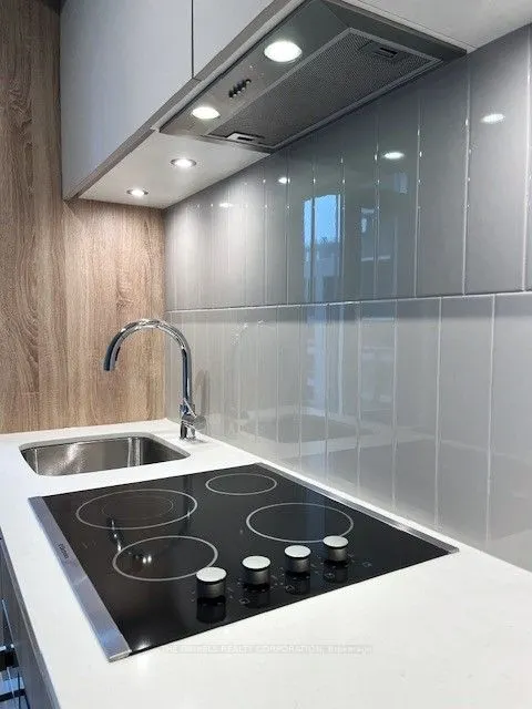8 Beverley Glen Boulevard, #506