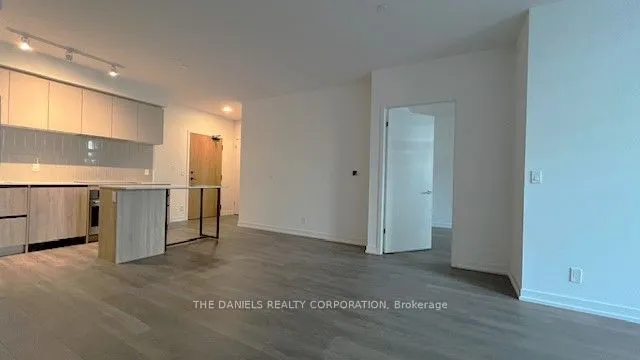 8 Beverley Glen Boulevard, #120