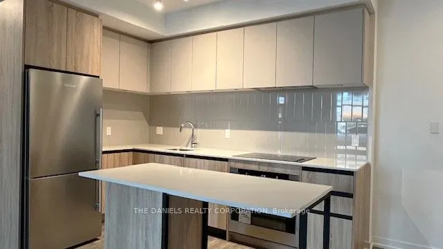 8 Beverley Glen Boulevard, #120